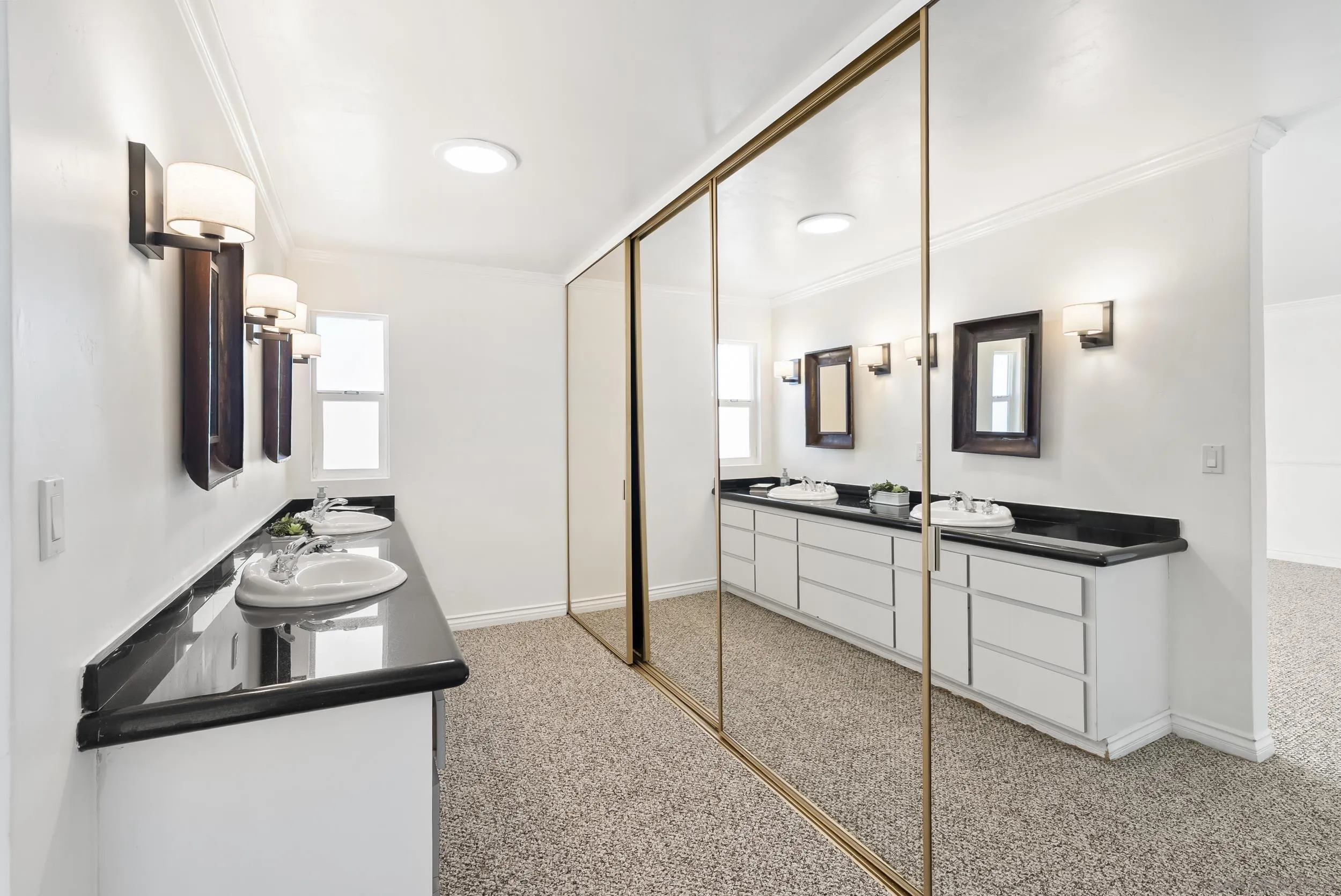 https://cdn.realtyfeed.com/cdn/127/260002308/93a15175051320d852f53fa830d21fce.webp