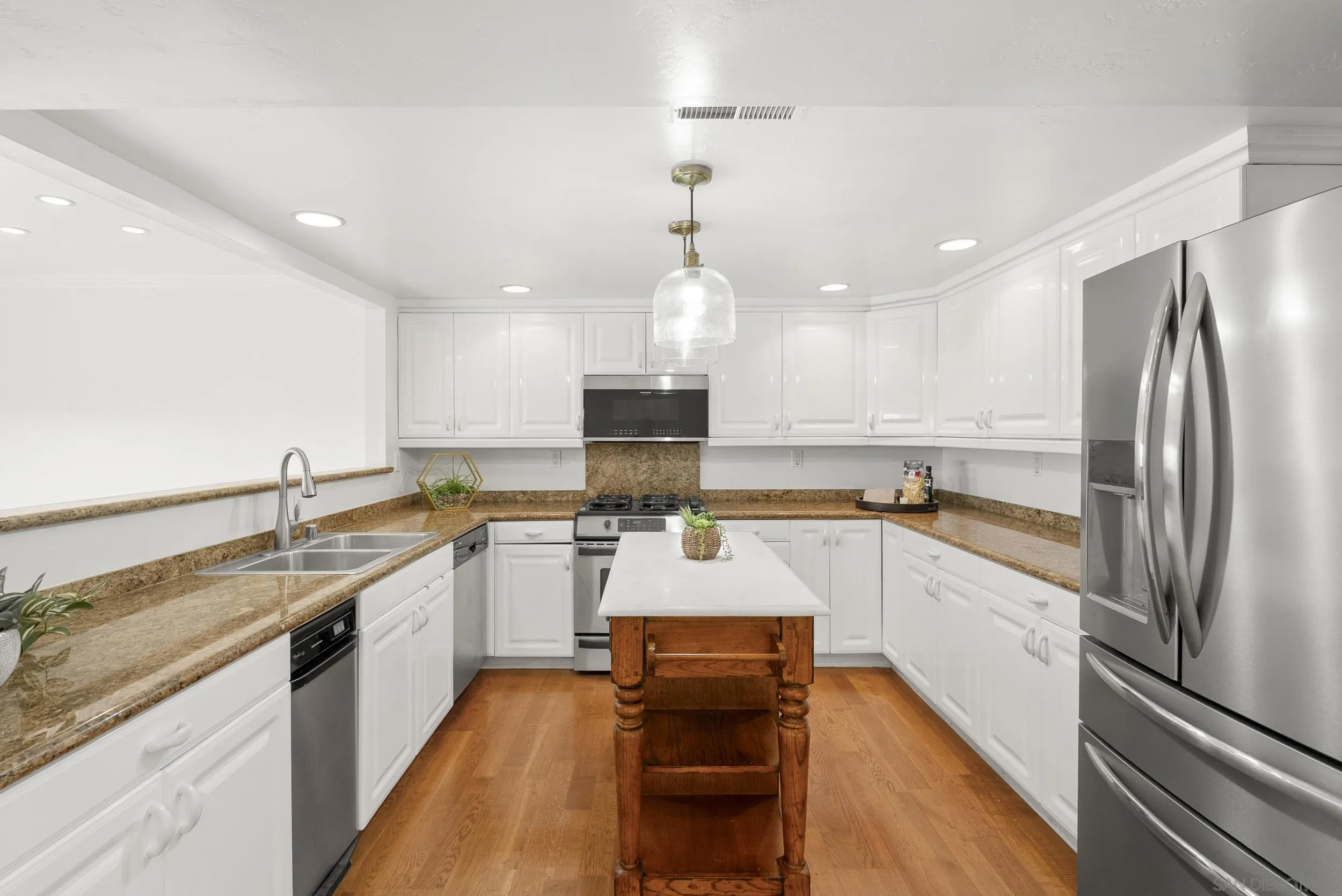 https://cdn.realtyfeed.com/cdn/127/260002308/d41b38632a019212c92cc516c25457d1.webp