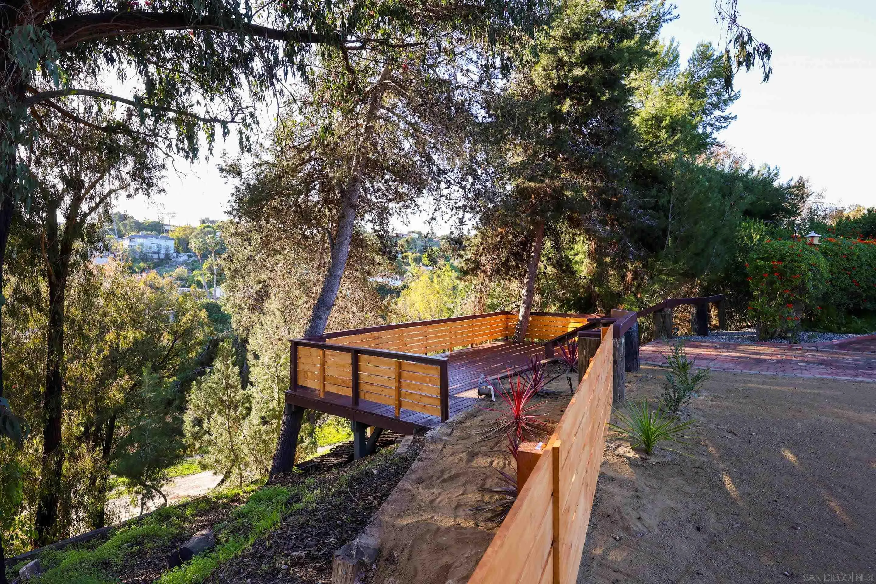 https://cdn.realtyfeed.com/cdn/127/260002311/0307126ea3e2266369e90f9399f56121.webp