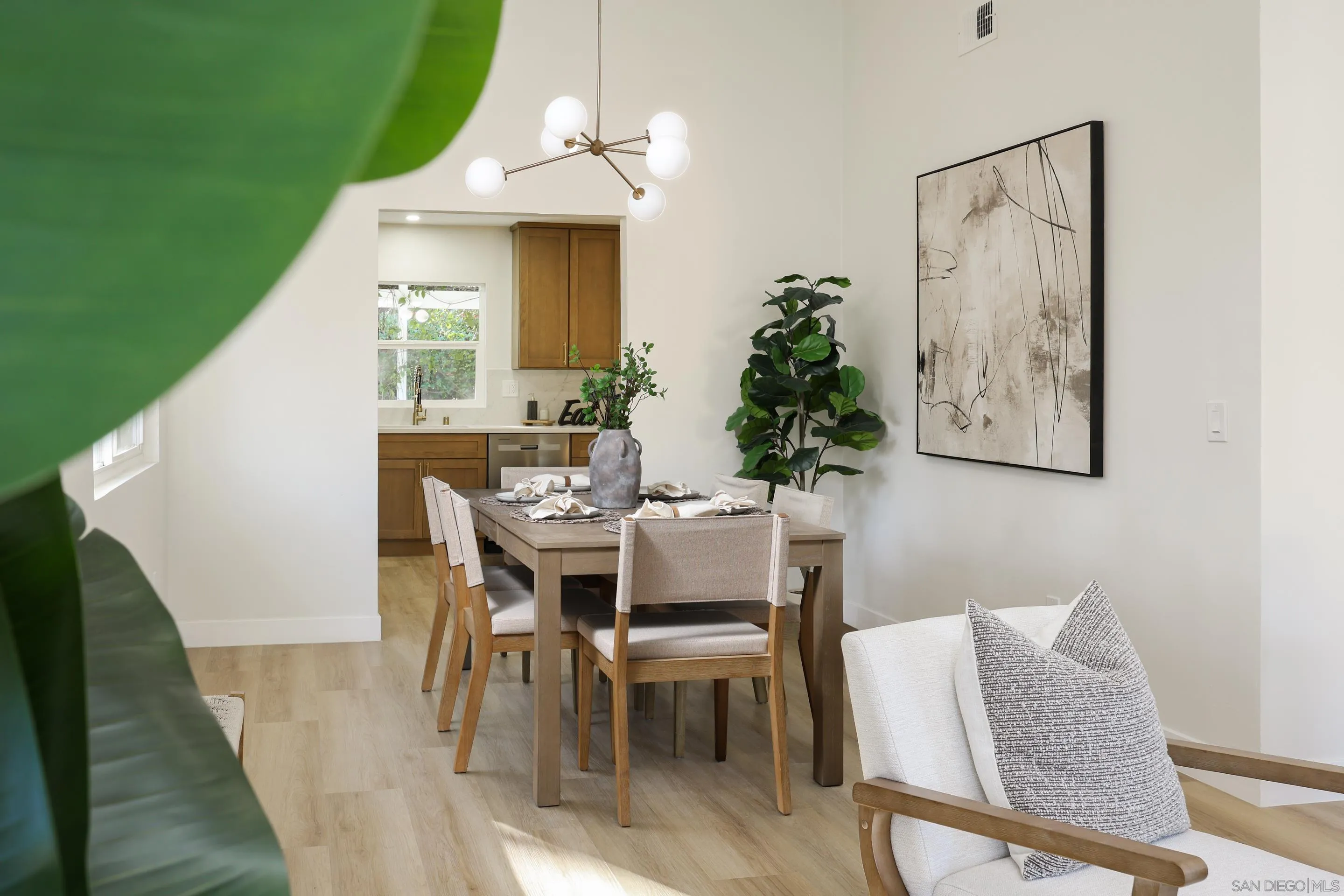 https://cdn.realtyfeed.com/cdn/127/260002311/1b27ea7689f3987895eb09d30b9a32bb.webp