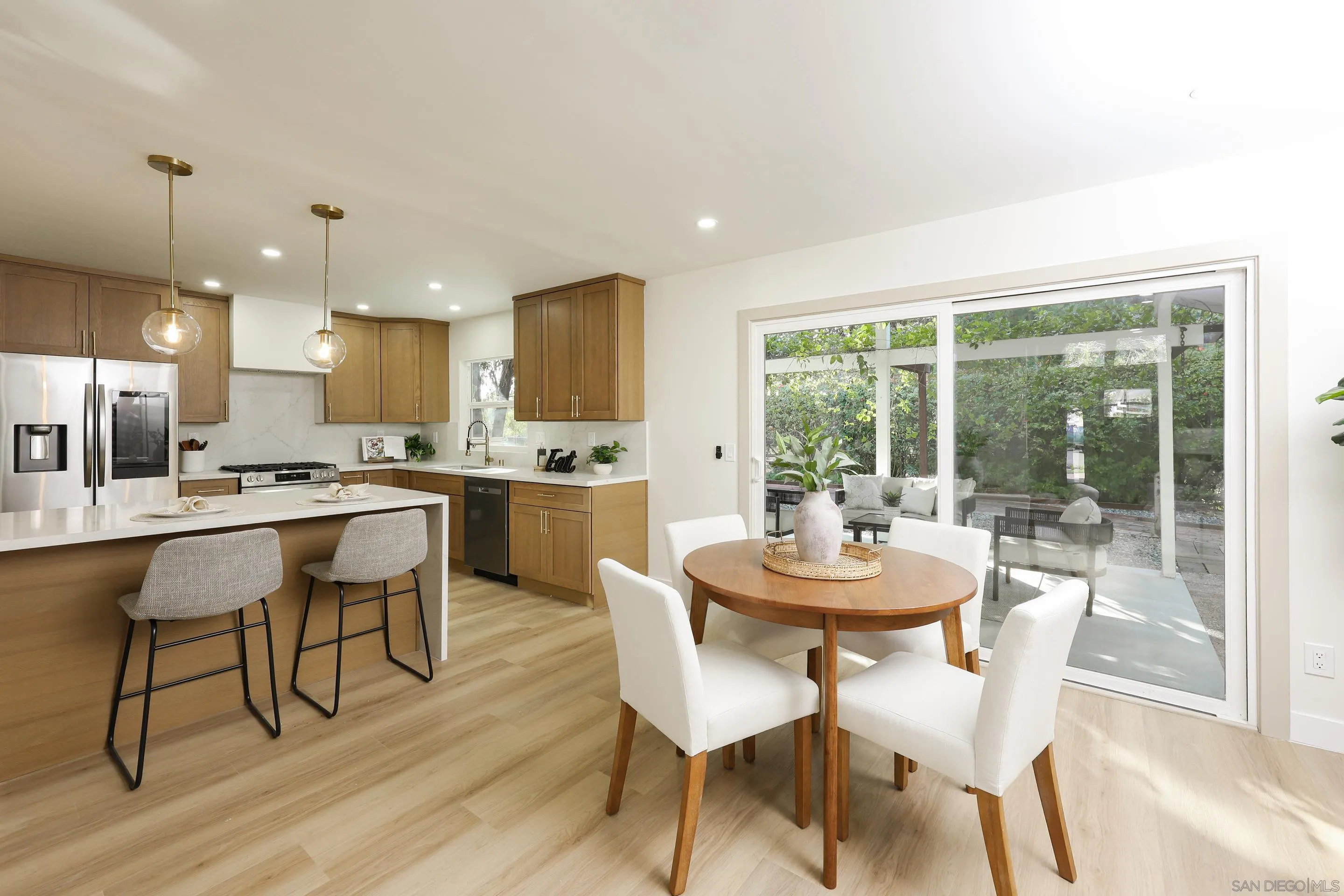https://cdn.realtyfeed.com/cdn/127/260002311/f81738f44824ae38956fbb97e03cad45.webp