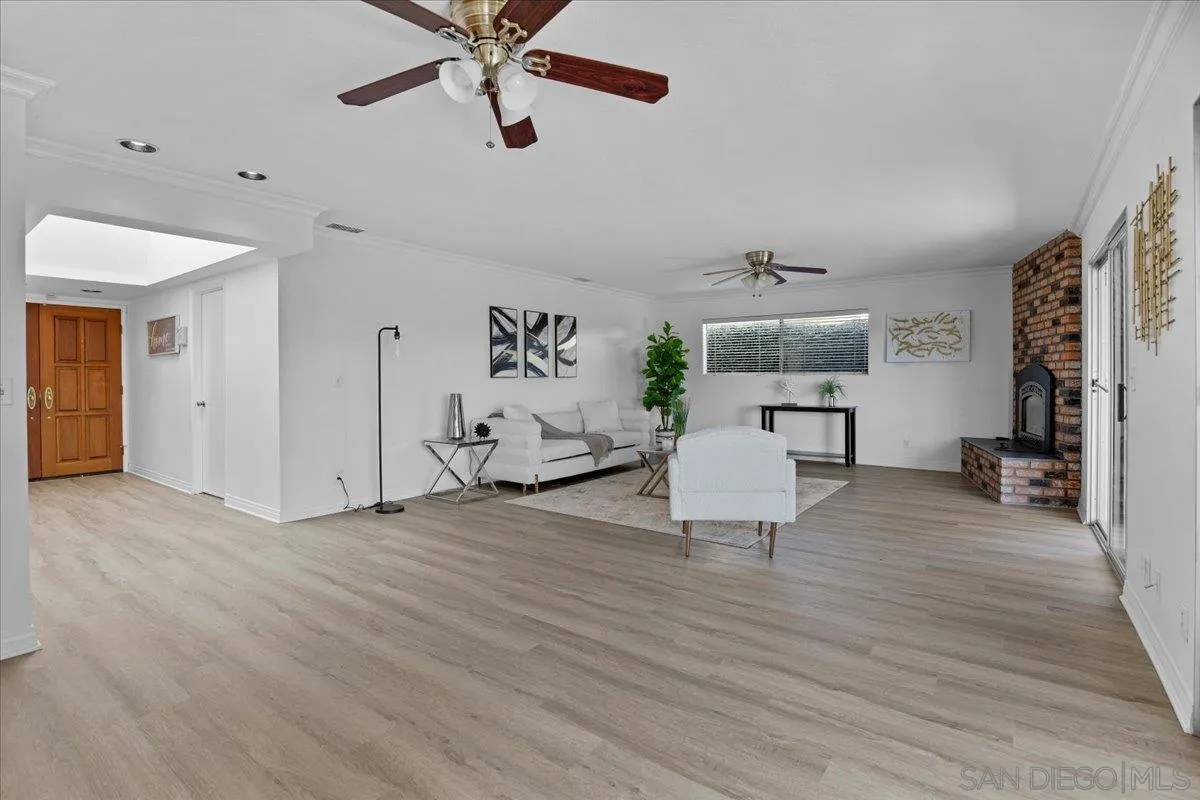 https://cdn.realtyfeed.com/cdn/127/260002317/1c5acc24612011f270e8fbb69e3116d1.webp