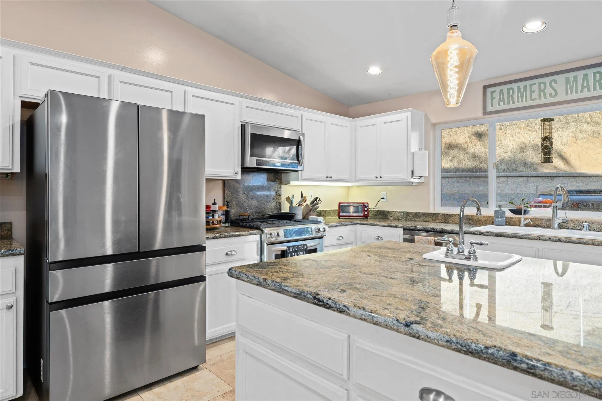 https://cdn.realtyfeed.com/cdn/127/260002320/5d5ba9f6d7f7a109f33845a7cd151496.webp