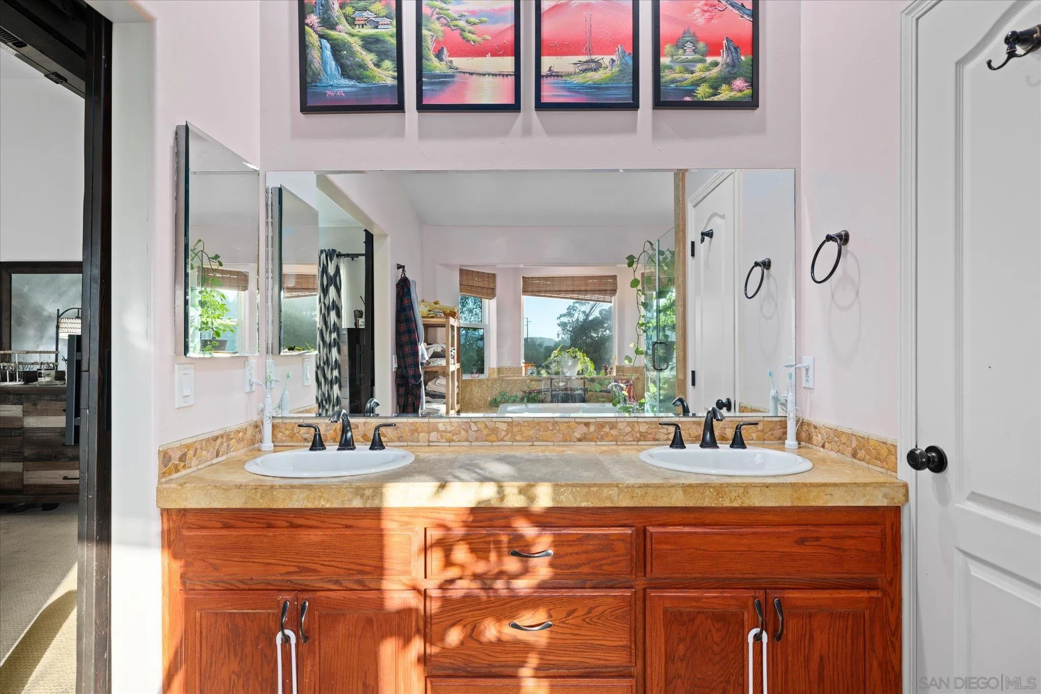 https://cdn.realtyfeed.com/cdn/127/260002320/6504216a664e3f467d9b7e4ca022ecc2.webp
