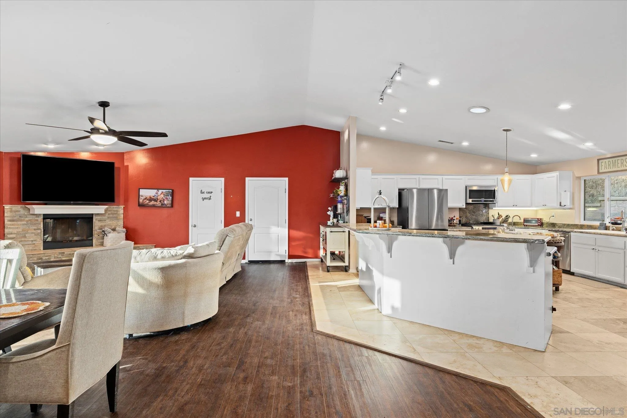 https://cdn.realtyfeed.com/cdn/127/260002320/7aa44ca9467524c38298cf5b064df048.webp