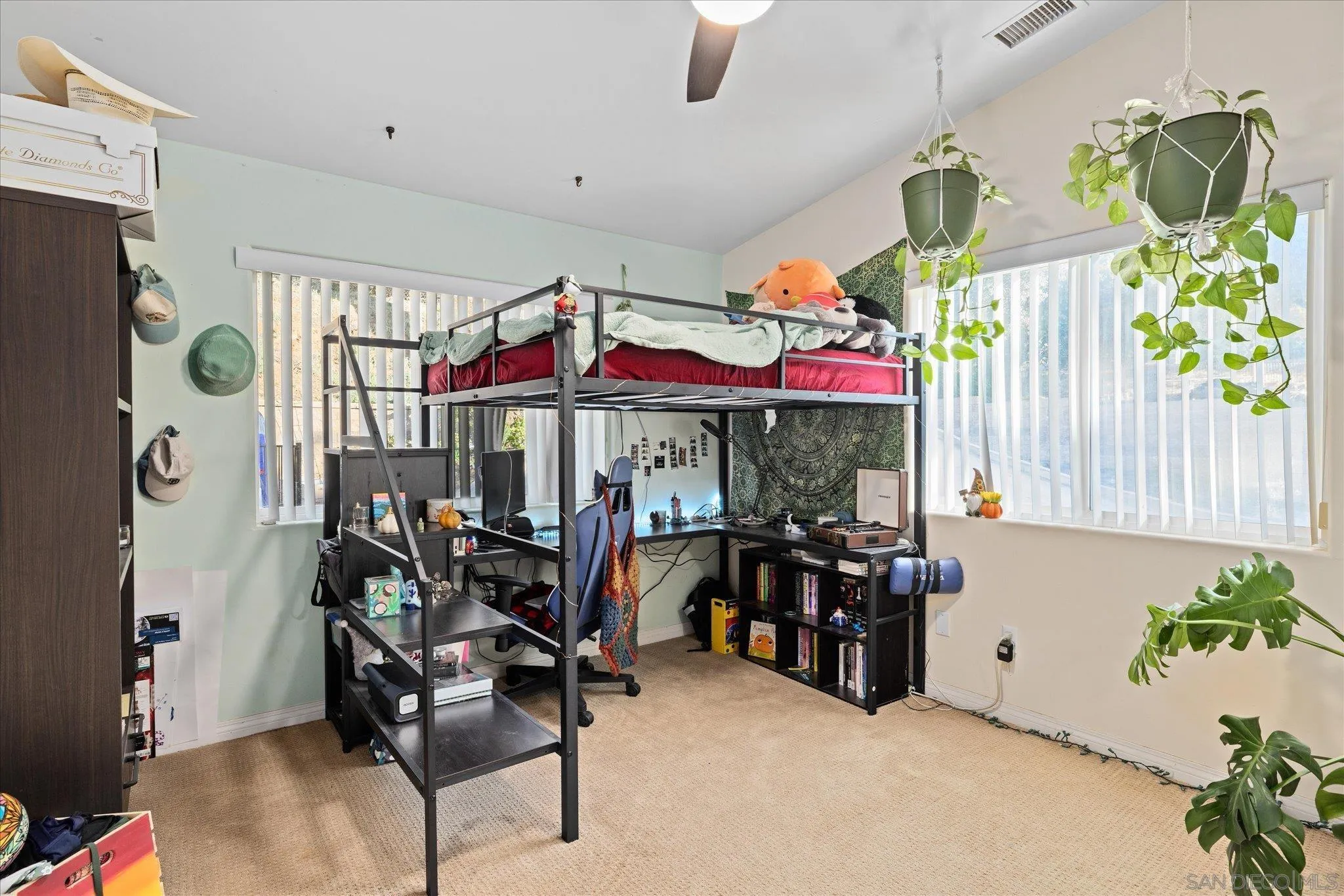 https://cdn.realtyfeed.com/cdn/127/260002320/a266353d937b9827a546b56b240b3b66.webp