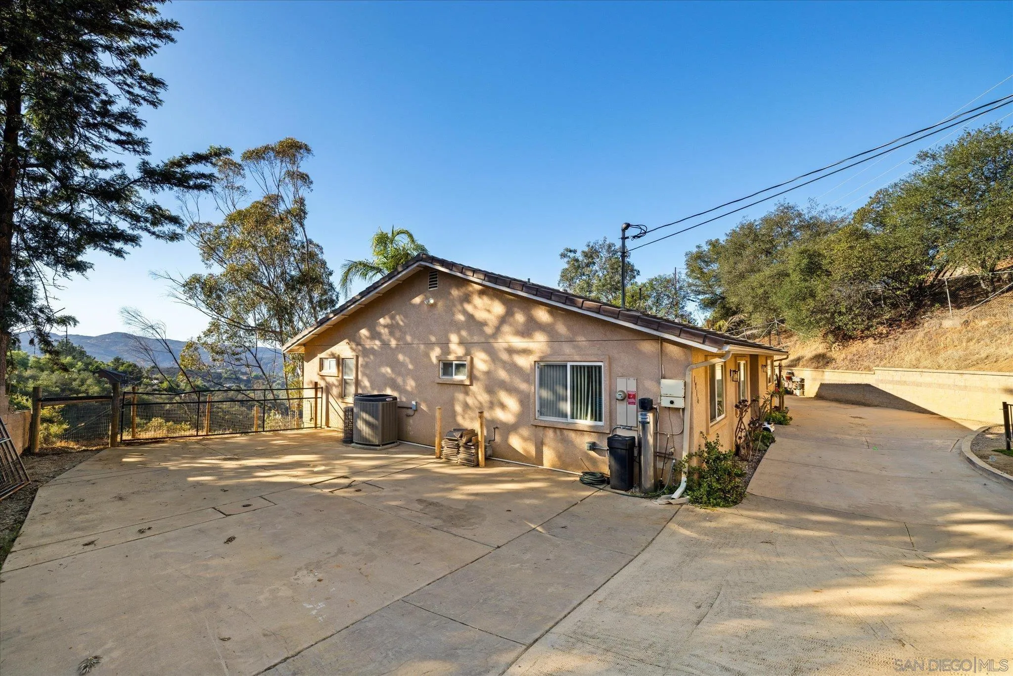 https://cdn.realtyfeed.com/cdn/127/260002320/fc3a6ec1631ca635018102b175da9f2c.webp