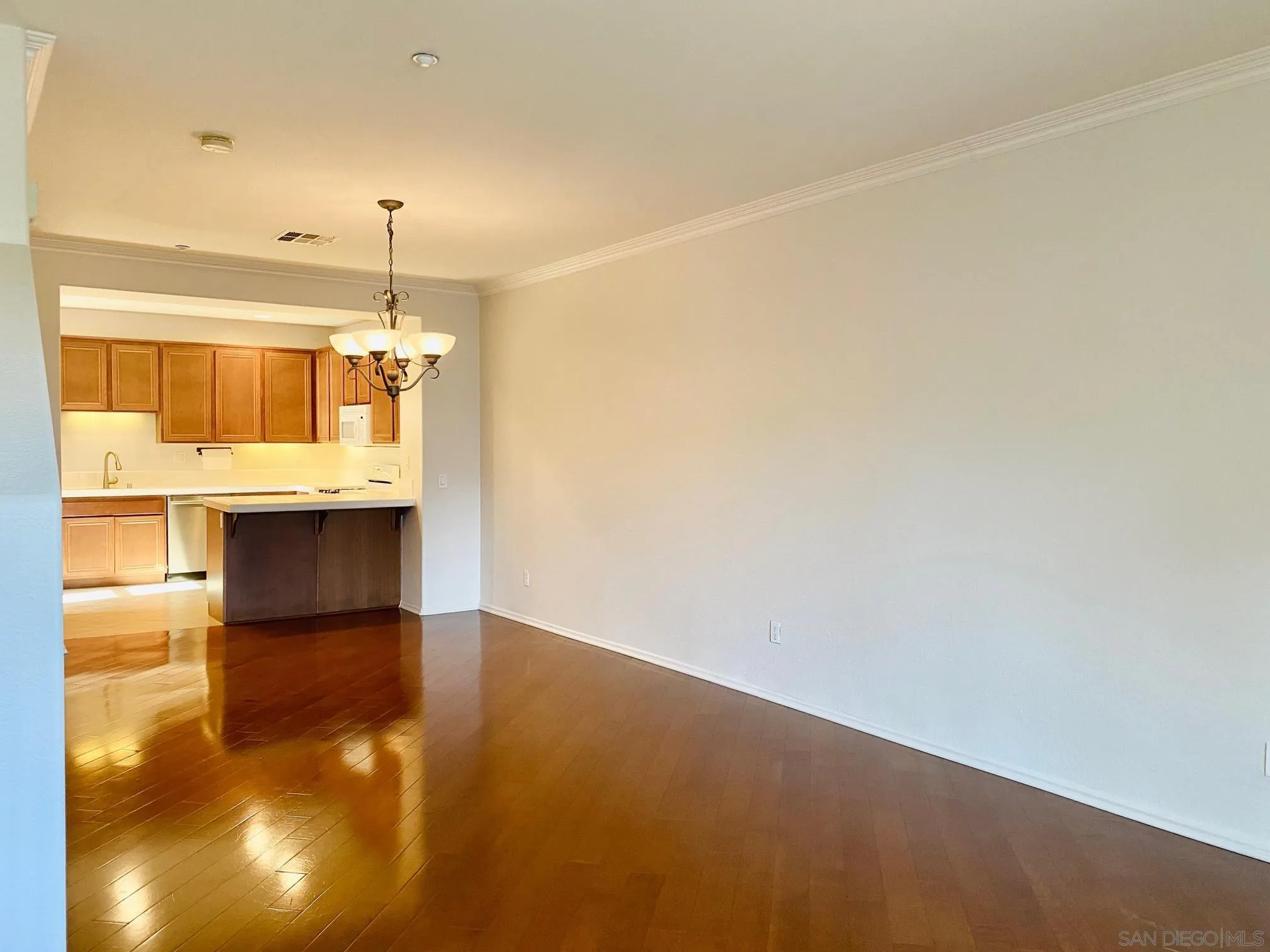 Photo #6: 260002325 Listing: Photo #6