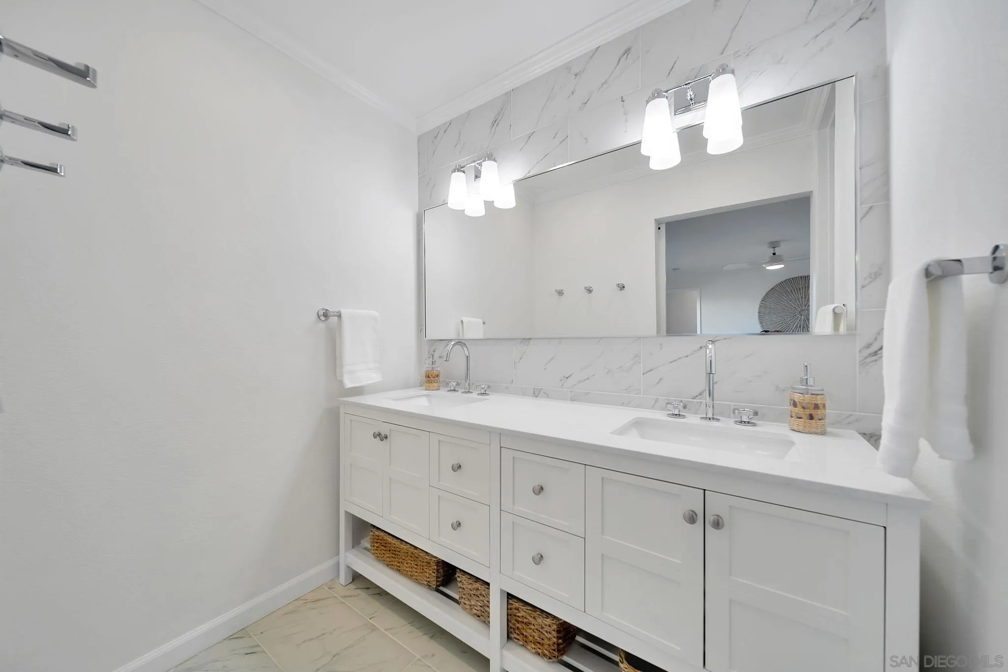 https://cdn.realtyfeed.com/cdn/127/260002329/b7ee03b832bda6550392f6532261070e.webp