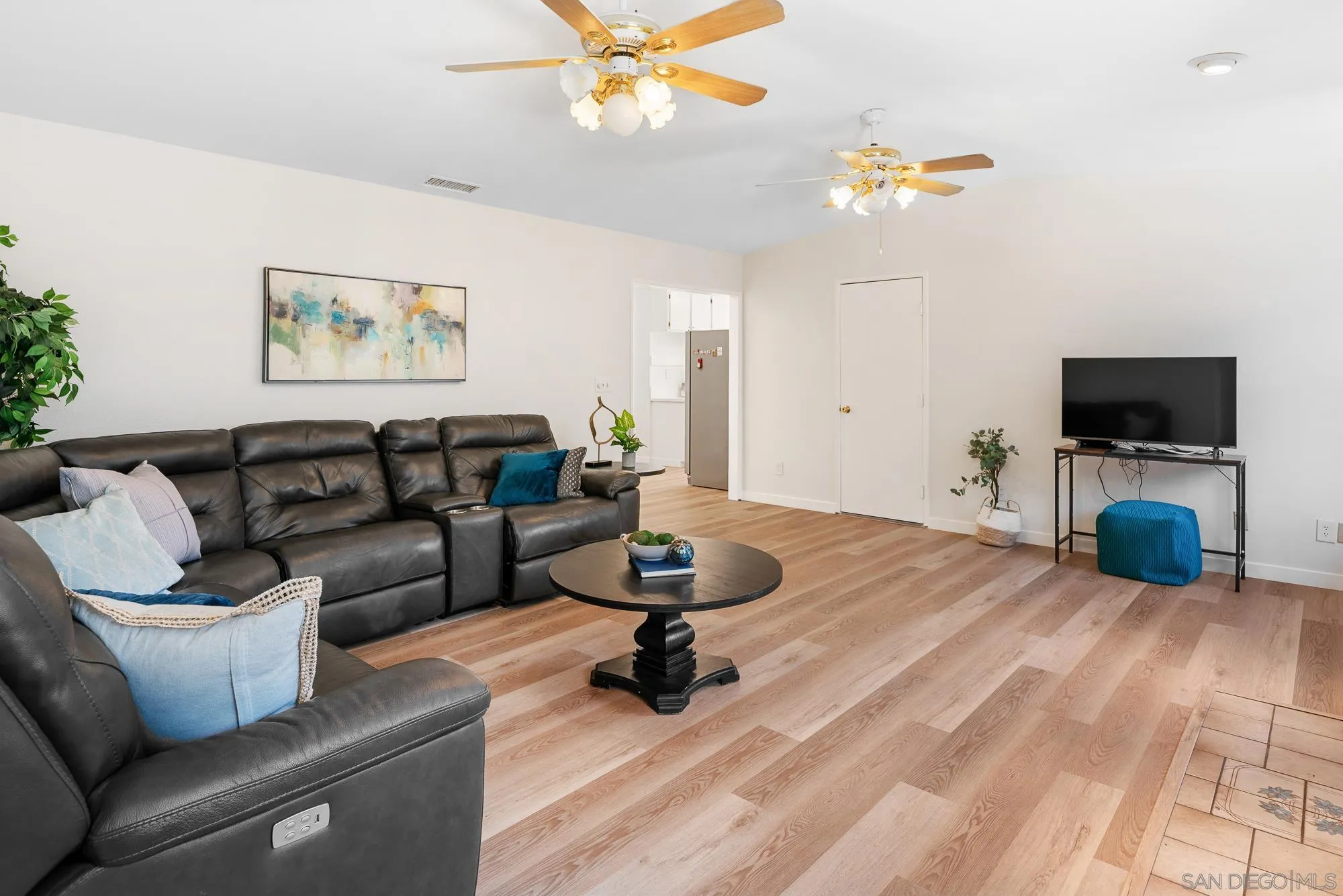 https://cdn.realtyfeed.com/cdn/127/260002332/a6c8964b0497f6baae28b1f610c304ff.webp