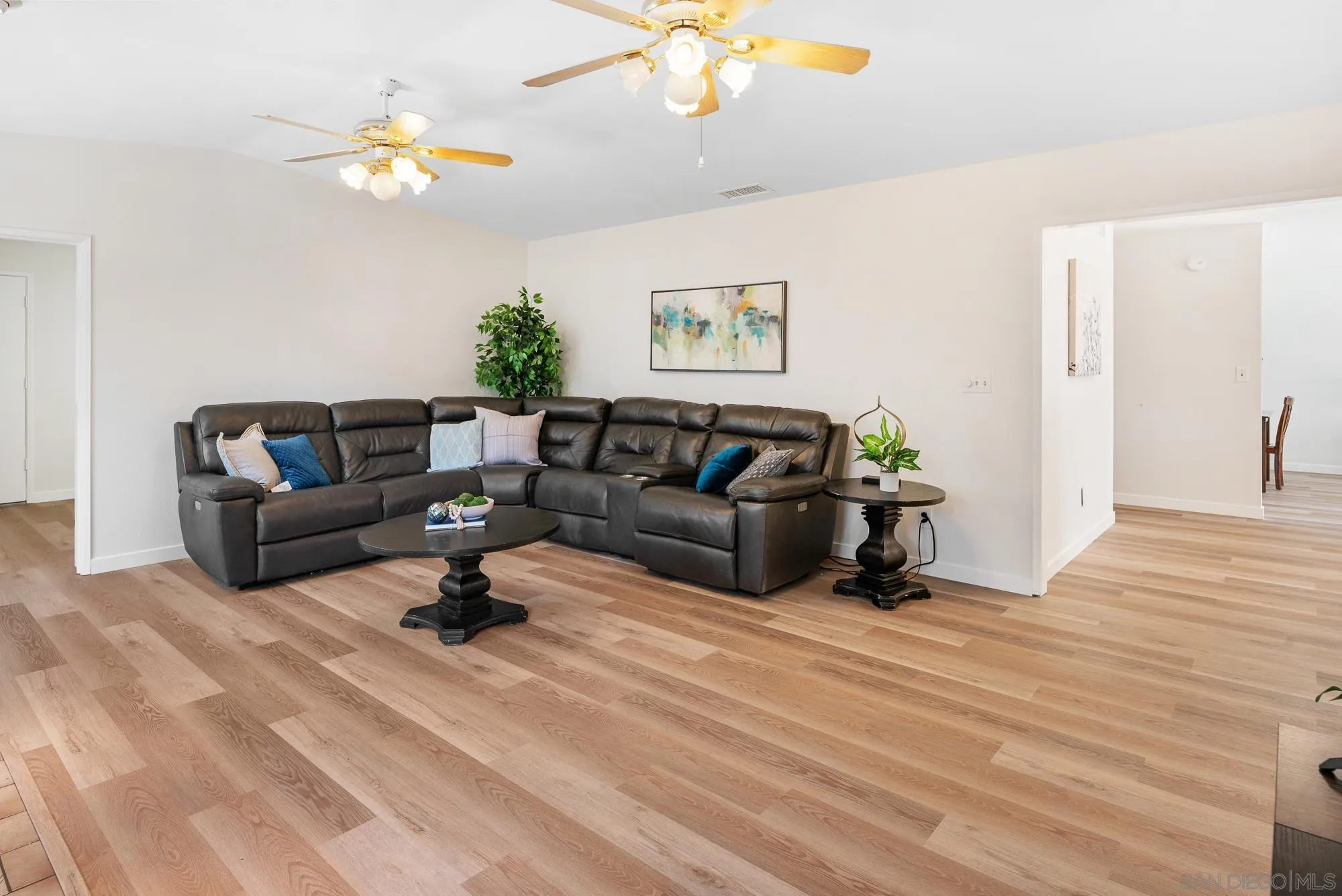 https://cdn.realtyfeed.com/cdn/127/260002332/ac24e6a9b47d88df88aca4c70ff446fb.webp