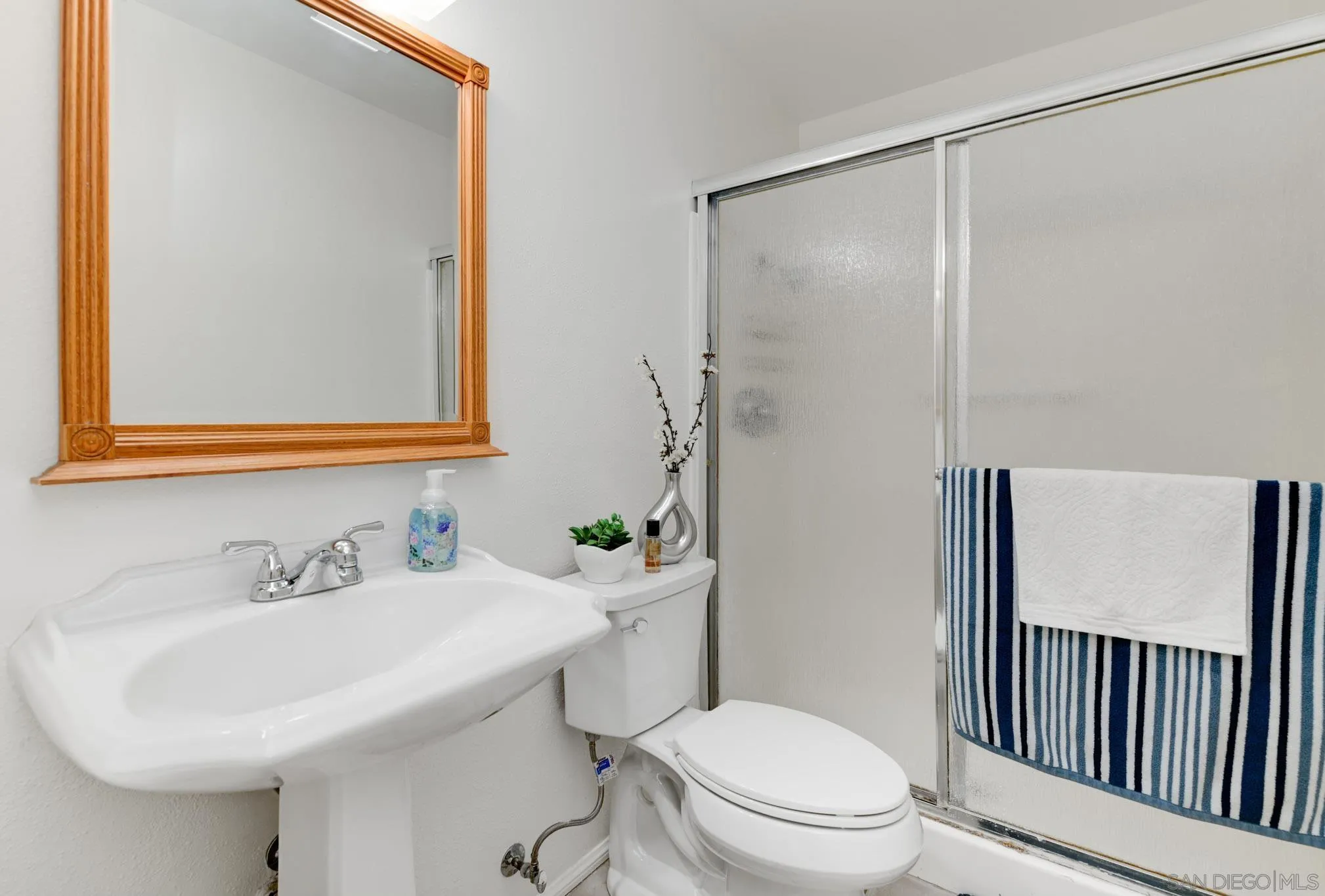 https://cdn.realtyfeed.com/cdn/127/260002335/0c81f255a590d20553e3d28e3e367aa6.webp