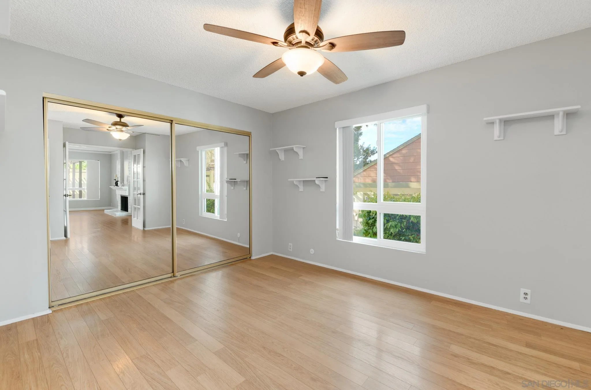https://cdn.realtyfeed.com/cdn/127/260002335/40358426a41cac246a38186436c4229b.webp