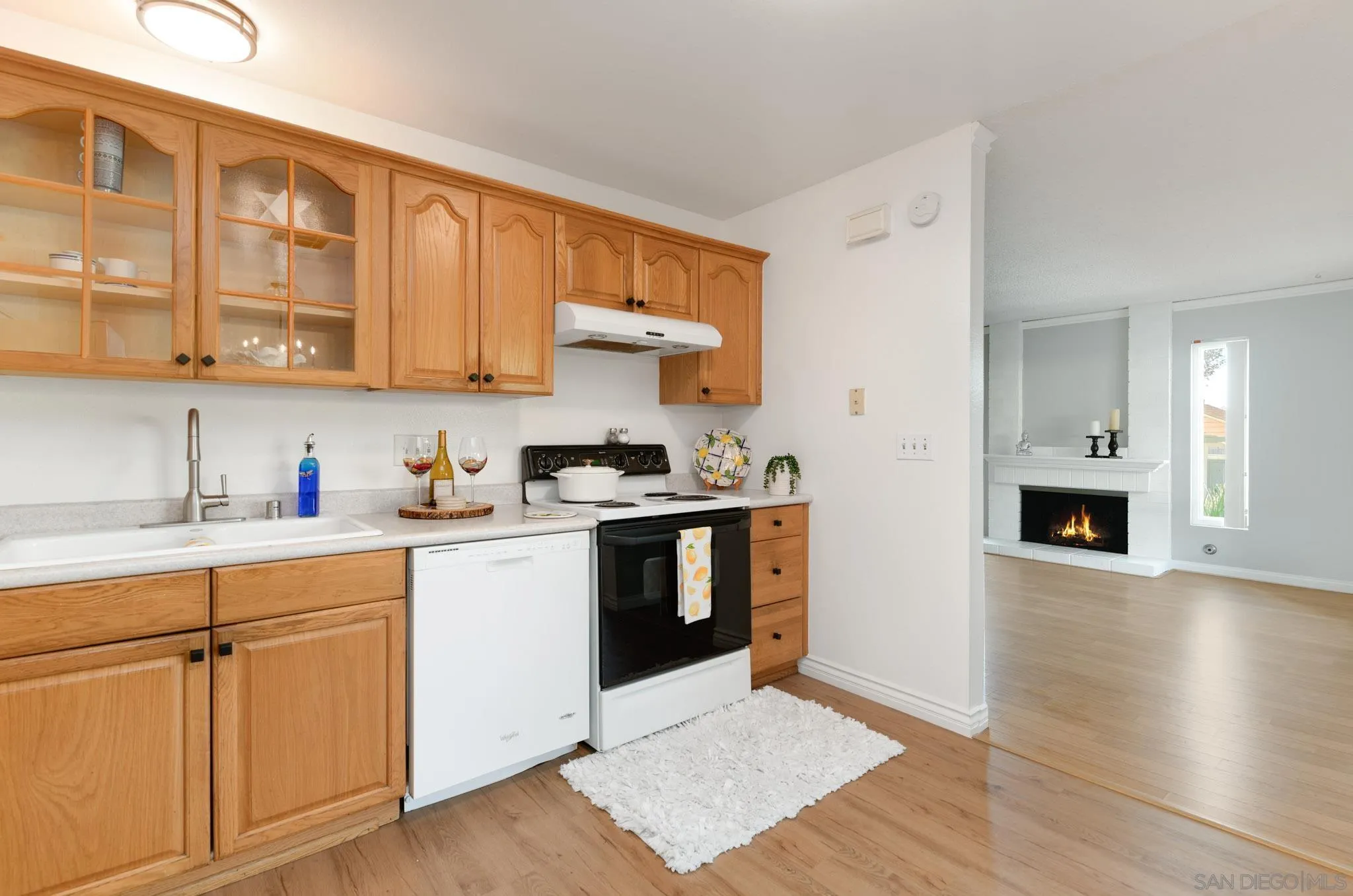 https://cdn.realtyfeed.com/cdn/127/260002335/a395fdef328d8b3833bb969f621eb86e.webp