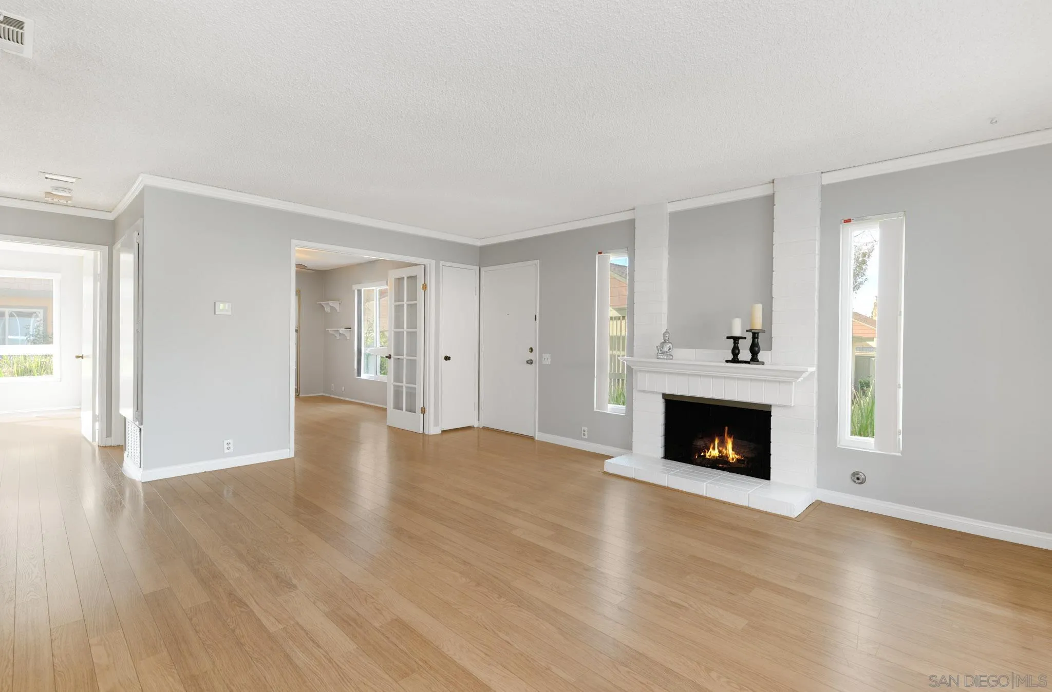 https://cdn.realtyfeed.com/cdn/127/260002335/f30c57d4d98541129d1f559628fc8c76.webp