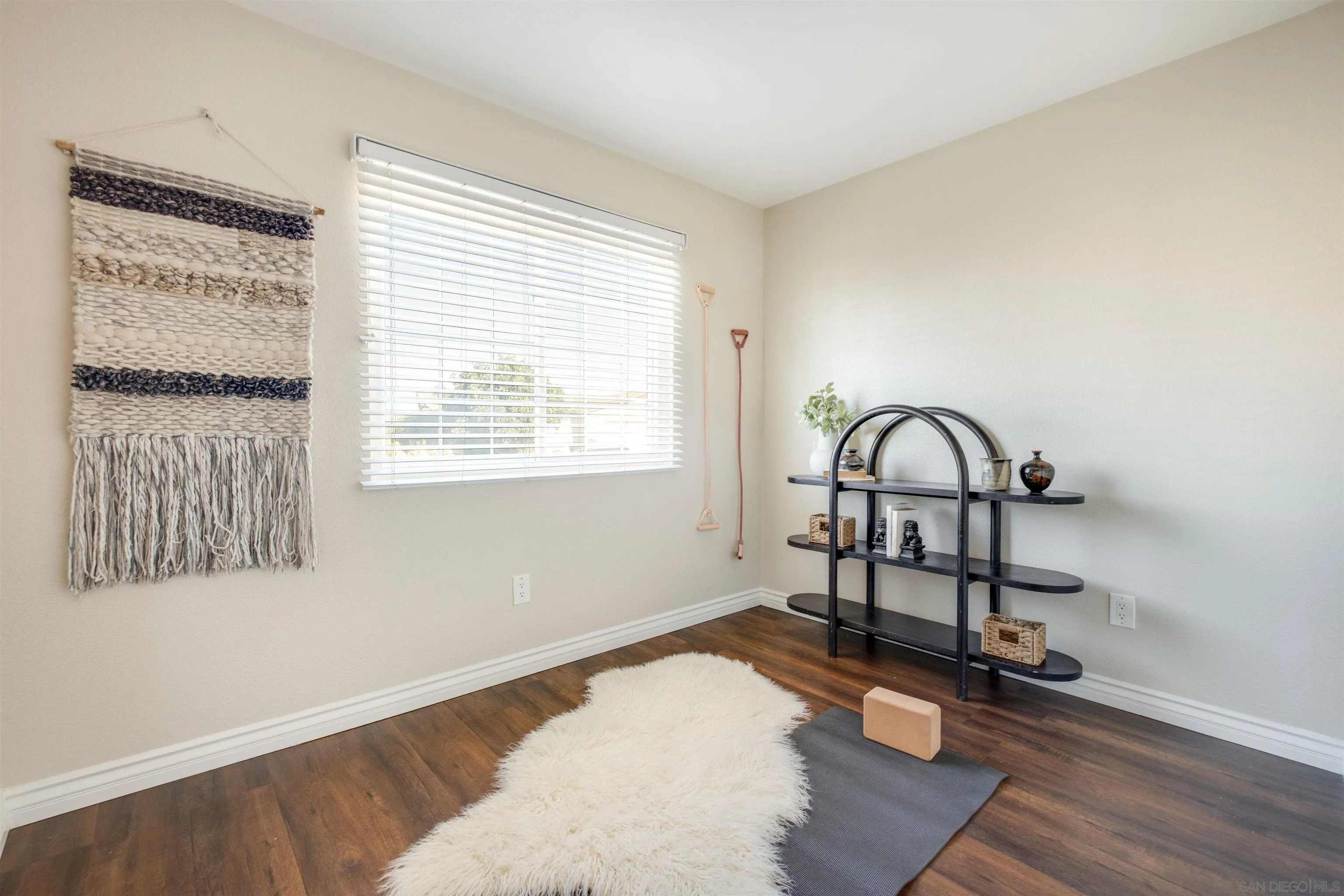 https://cdn.realtyfeed.com/cdn/127/260002337/0a1938004cd13db8f013819ba82c4ee3.webp