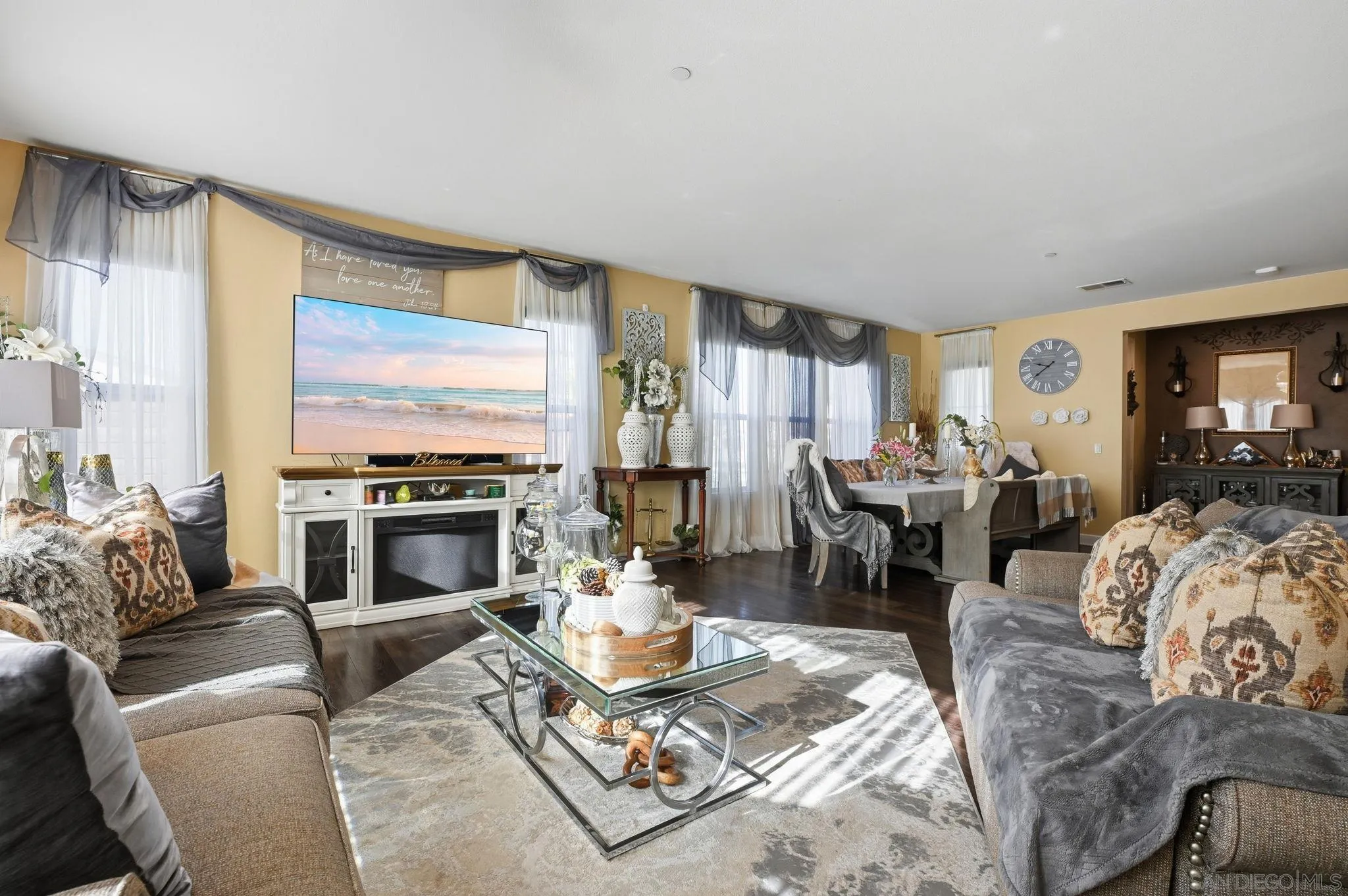 https://cdn.realtyfeed.com/cdn/127/260002338/1fb44b1c815f437a21725b10b7e7431e.webp