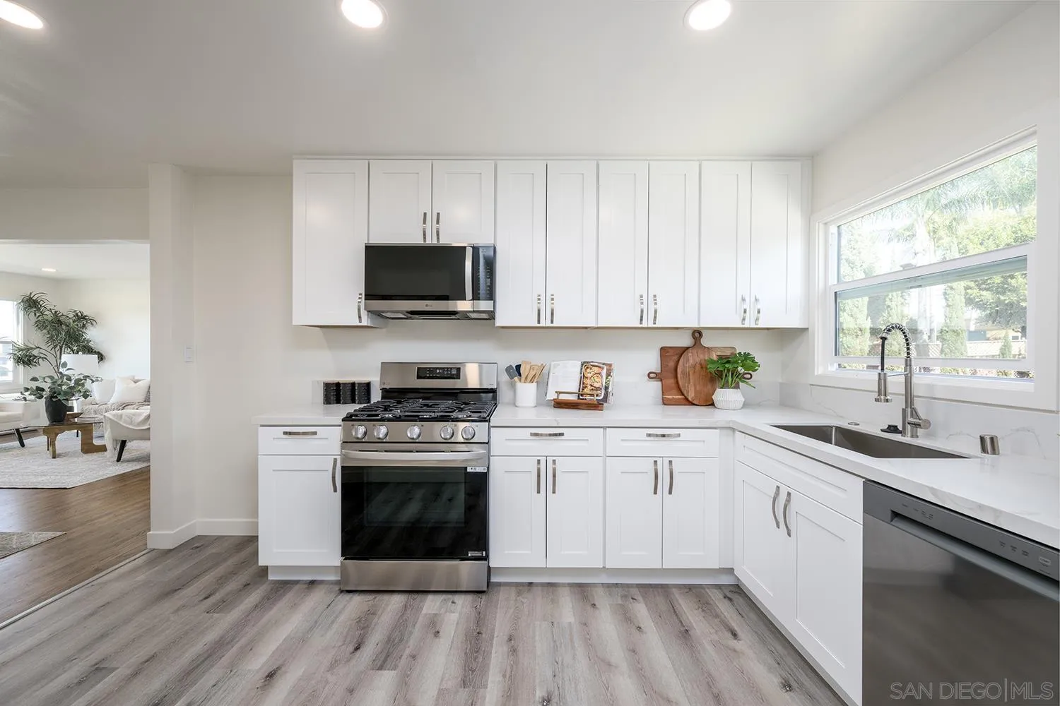 https://cdn.realtyfeed.com/cdn/127/260002340/14a9a69c8070f34d3a1ab696f1625181.webp