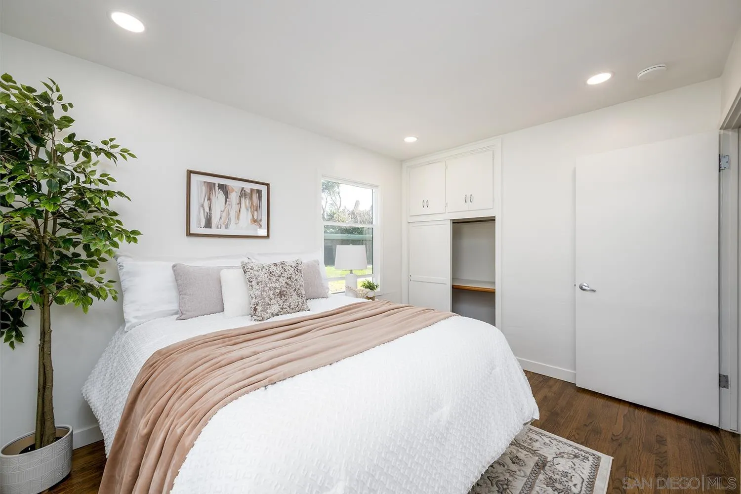 https://cdn.realtyfeed.com/cdn/127/260002340/79e1f60da7c11a04c6d5714d357f0b67.webp