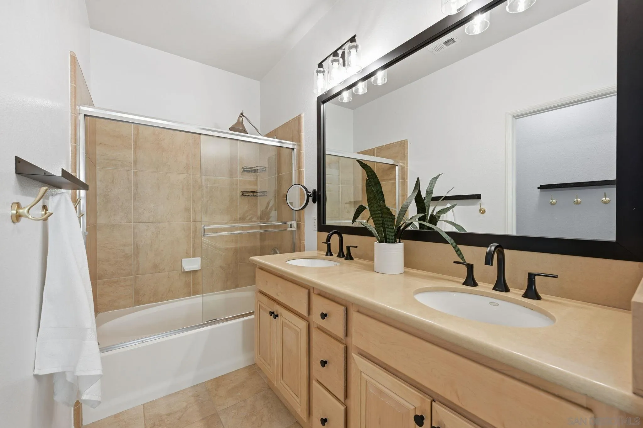 Photo #13: 260002341 Listing: Photo #13