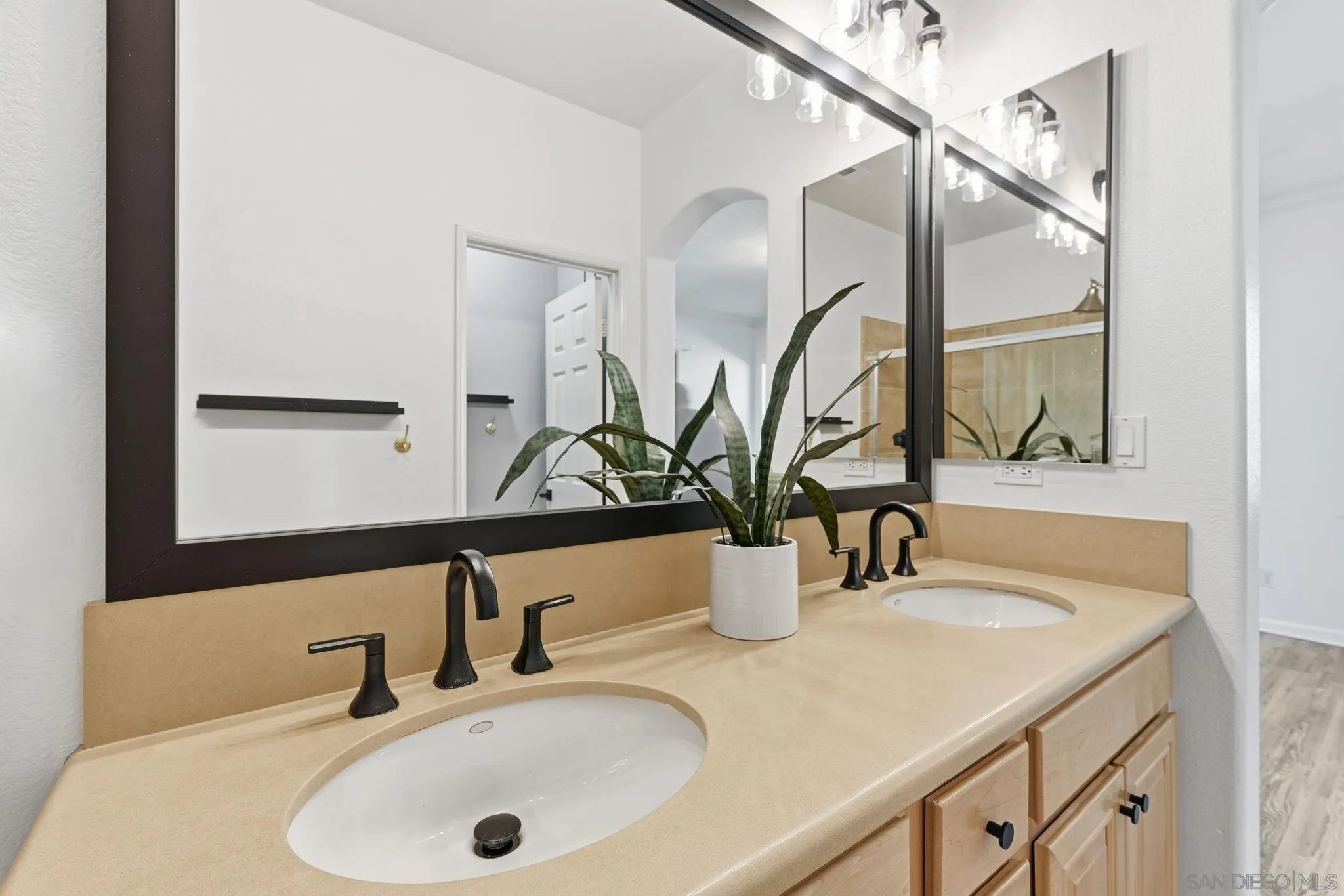 Photo #14: 260002341 Listing: Photo #14