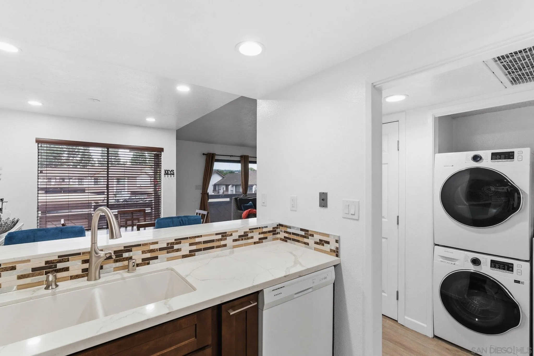 https://cdn.realtyfeed.com/cdn/127/260002343/91c6640b66414489f585892c61915bc5.webp