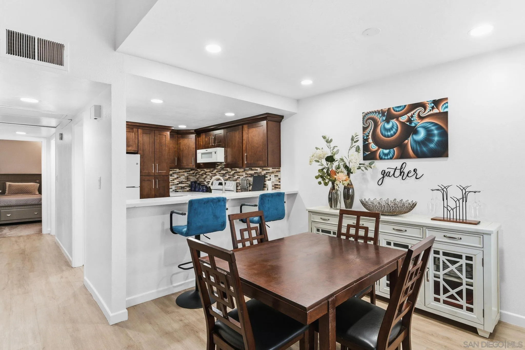 https://cdn.realtyfeed.com/cdn/127/260002343/ff3512f0279caf43287ebd8fd9117a51.webp