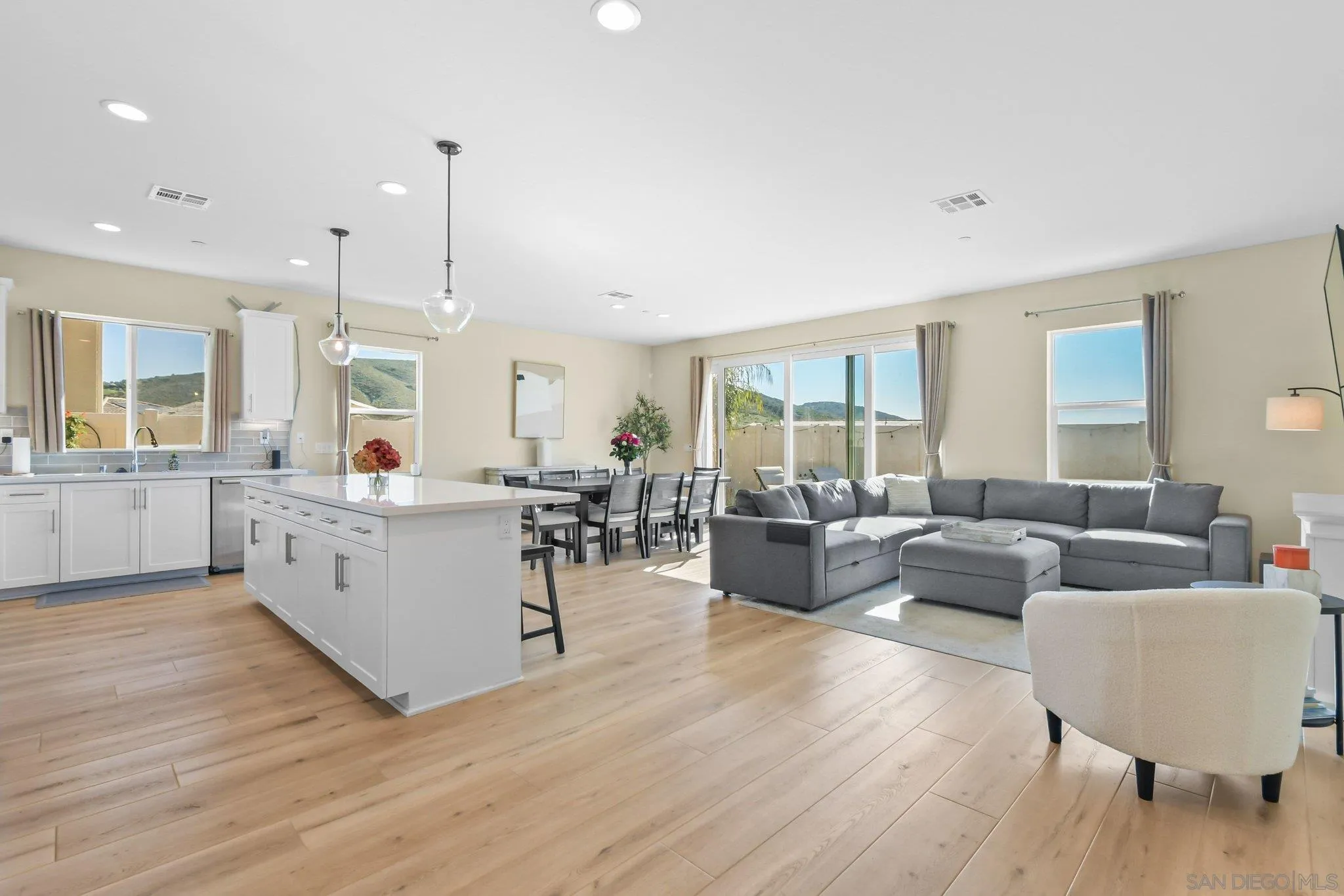 https://cdn.realtyfeed.com/cdn/127/260002347/4e7a59cf30193723b7d95d870f158829.webp