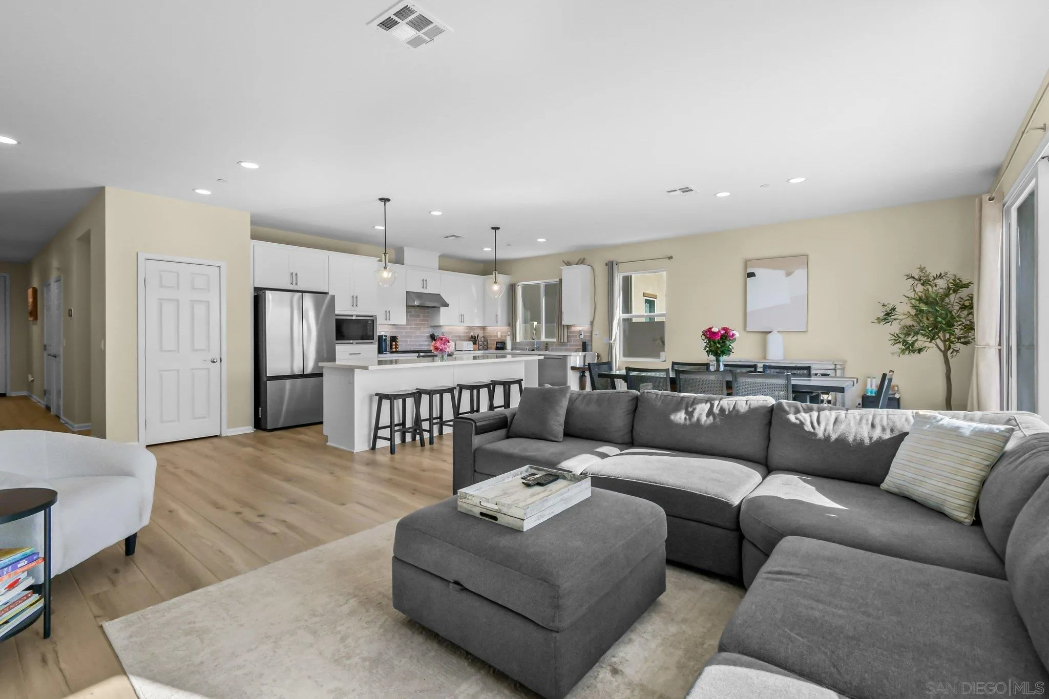 https://cdn.realtyfeed.com/cdn/127/260002347/66c367763b3cd98213b94e0b58f77d01.webp