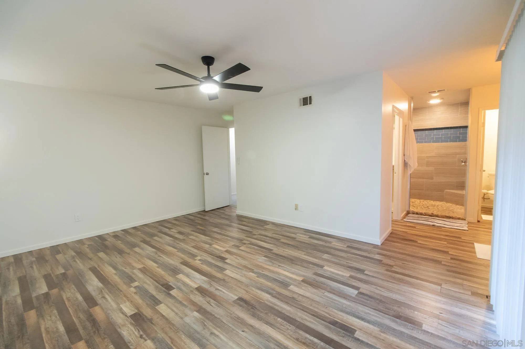 https://cdn.realtyfeed.com/cdn/127/260002349/55ad40f92265ac60a49584e5876492c7.webp