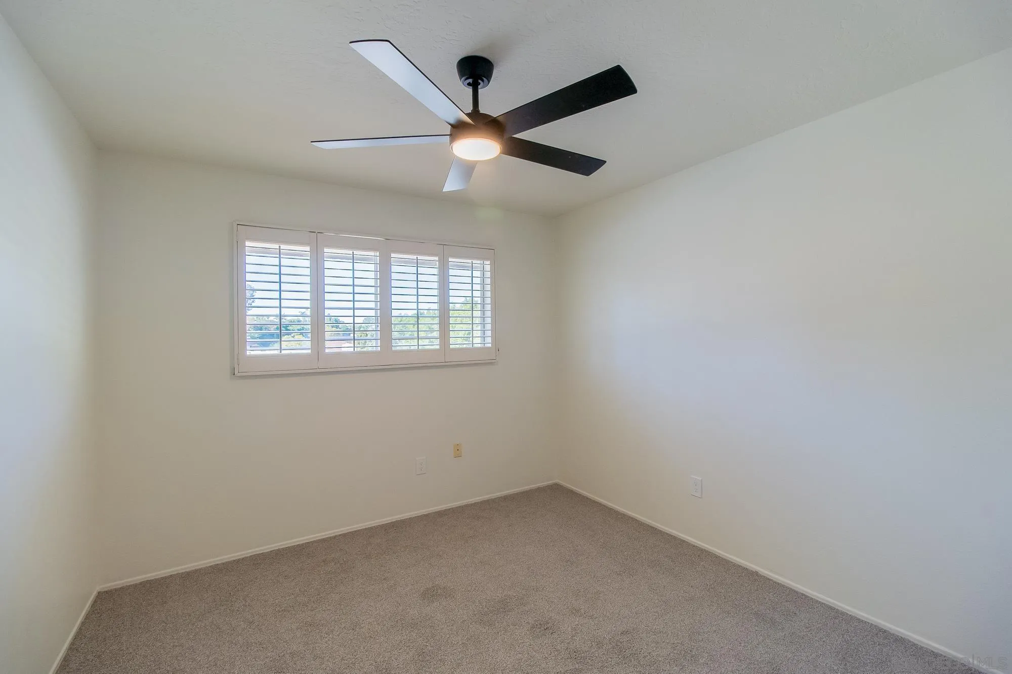 https://cdn.realtyfeed.com/cdn/127/260002349/ea2494191417e6a2d74711bd9e099e19.webp