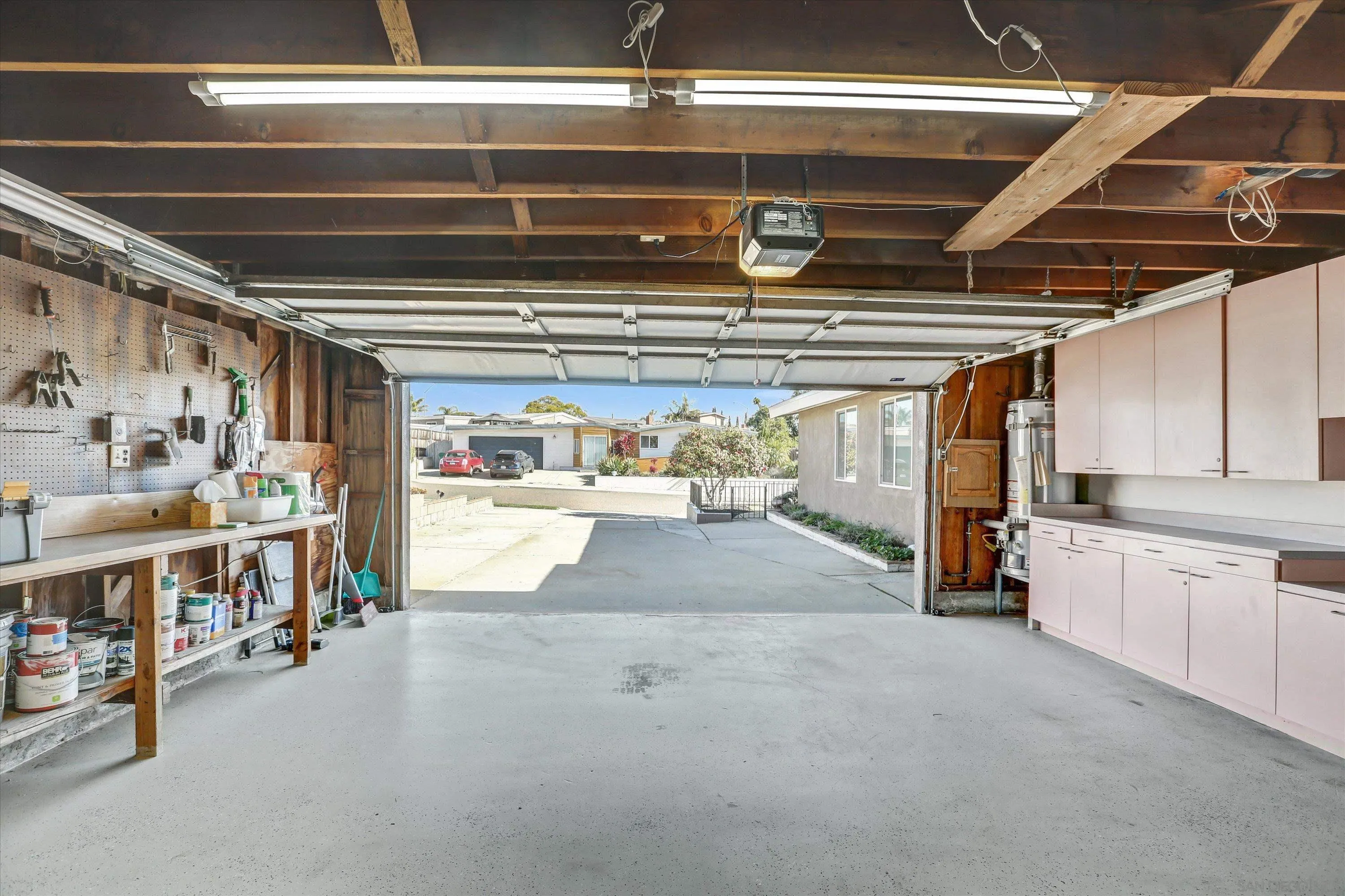 https://cdn.realtyfeed.com/cdn/127/260002351/1405a7c2a96e21a642a613a644e325a6.webp