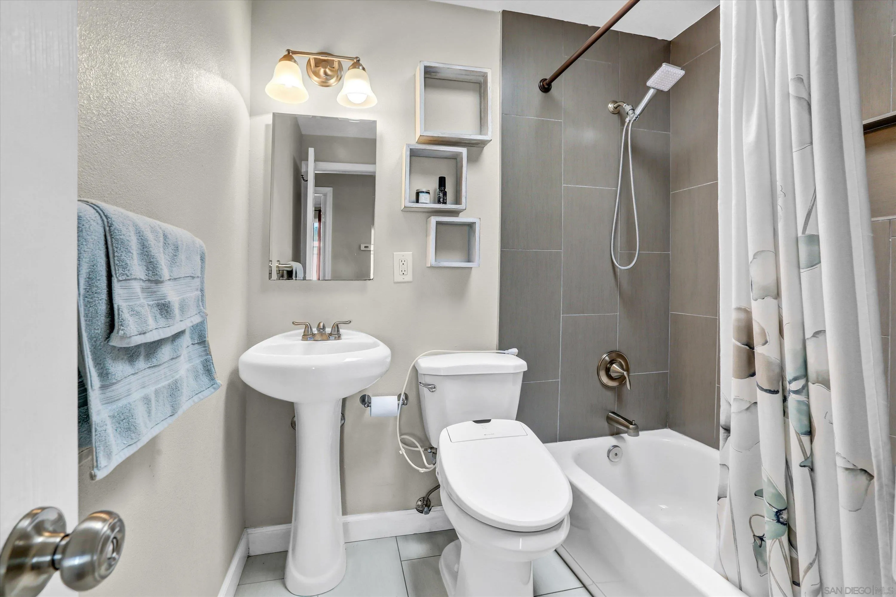 https://cdn.realtyfeed.com/cdn/127/260002351/2a80e0657df3918695da363d419155ef.webp