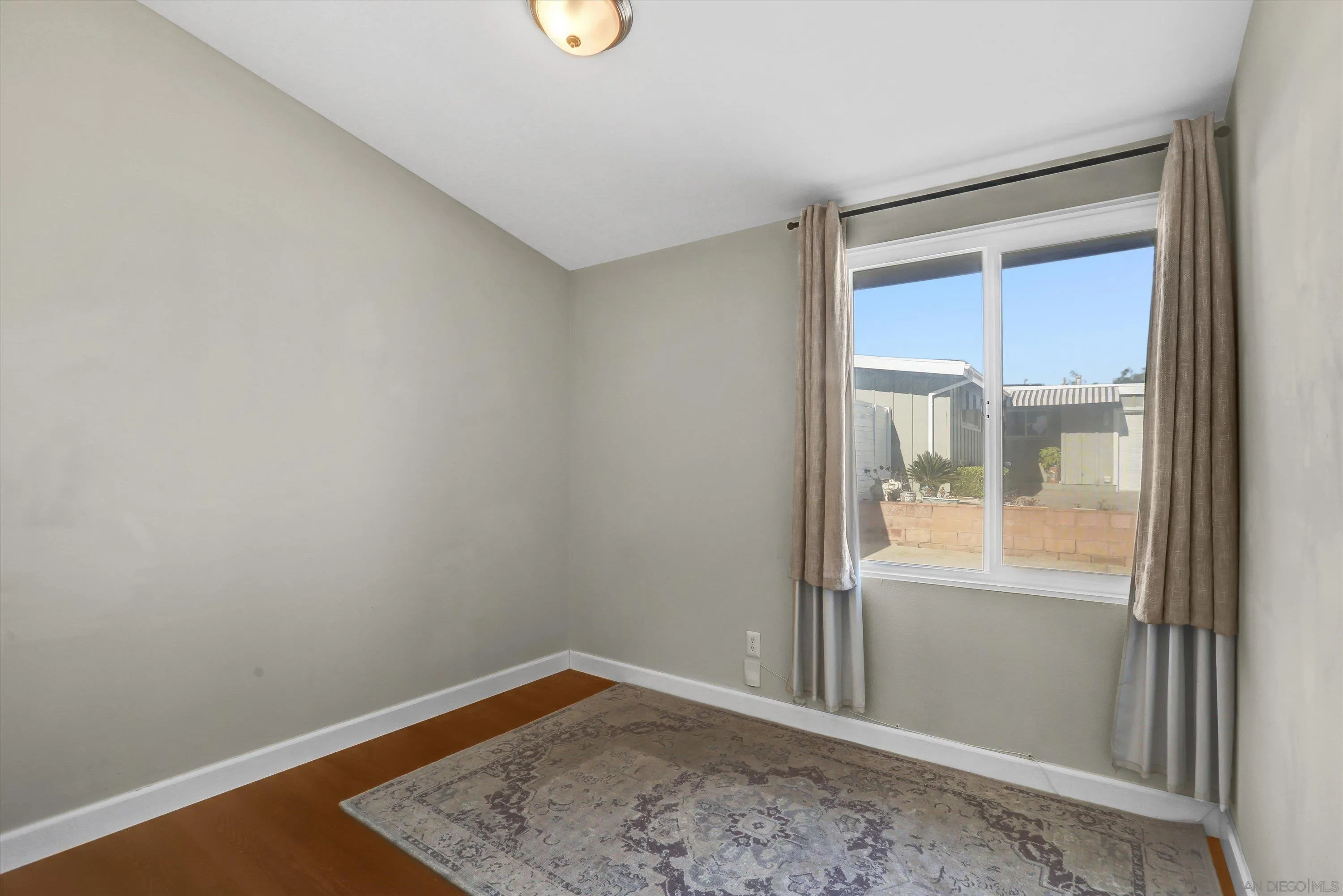 https://cdn.realtyfeed.com/cdn/127/260002351/68c27a2edd86bae40972e1a6cb82dba1.webp