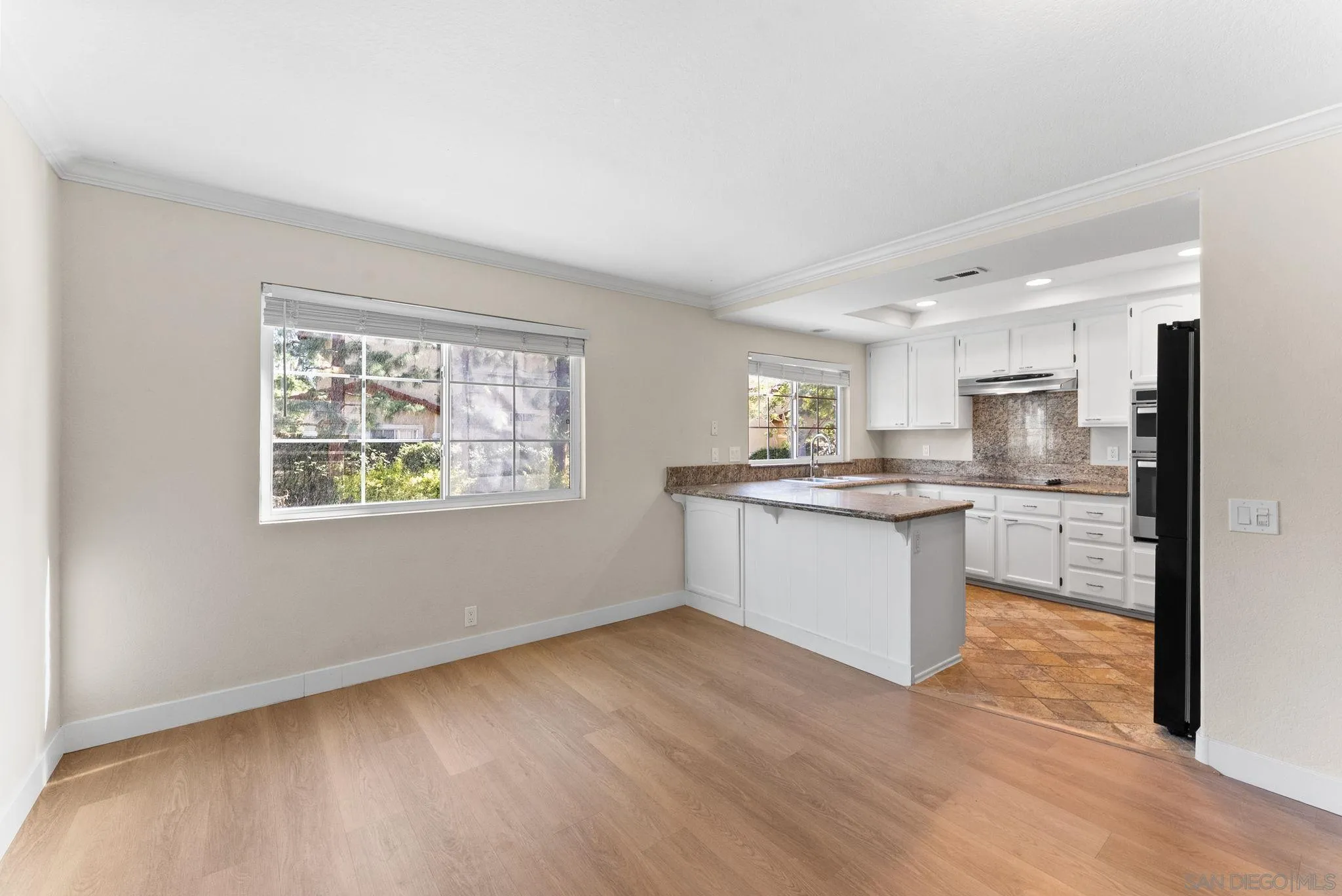 https://cdn.realtyfeed.com/cdn/127/260002355/dec0c5c56eea289f39791db100c23b39.webp