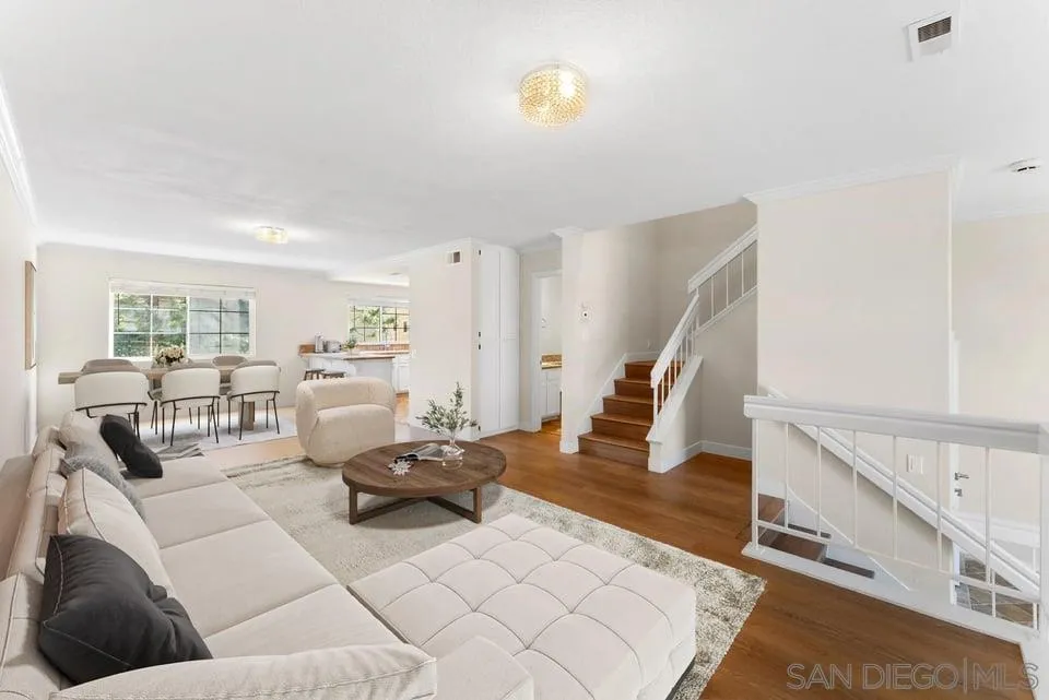 https://cdn.realtyfeed.com/cdn/127/260002355/df152f7ea0bd1a52e0e0db09857a3990.webp