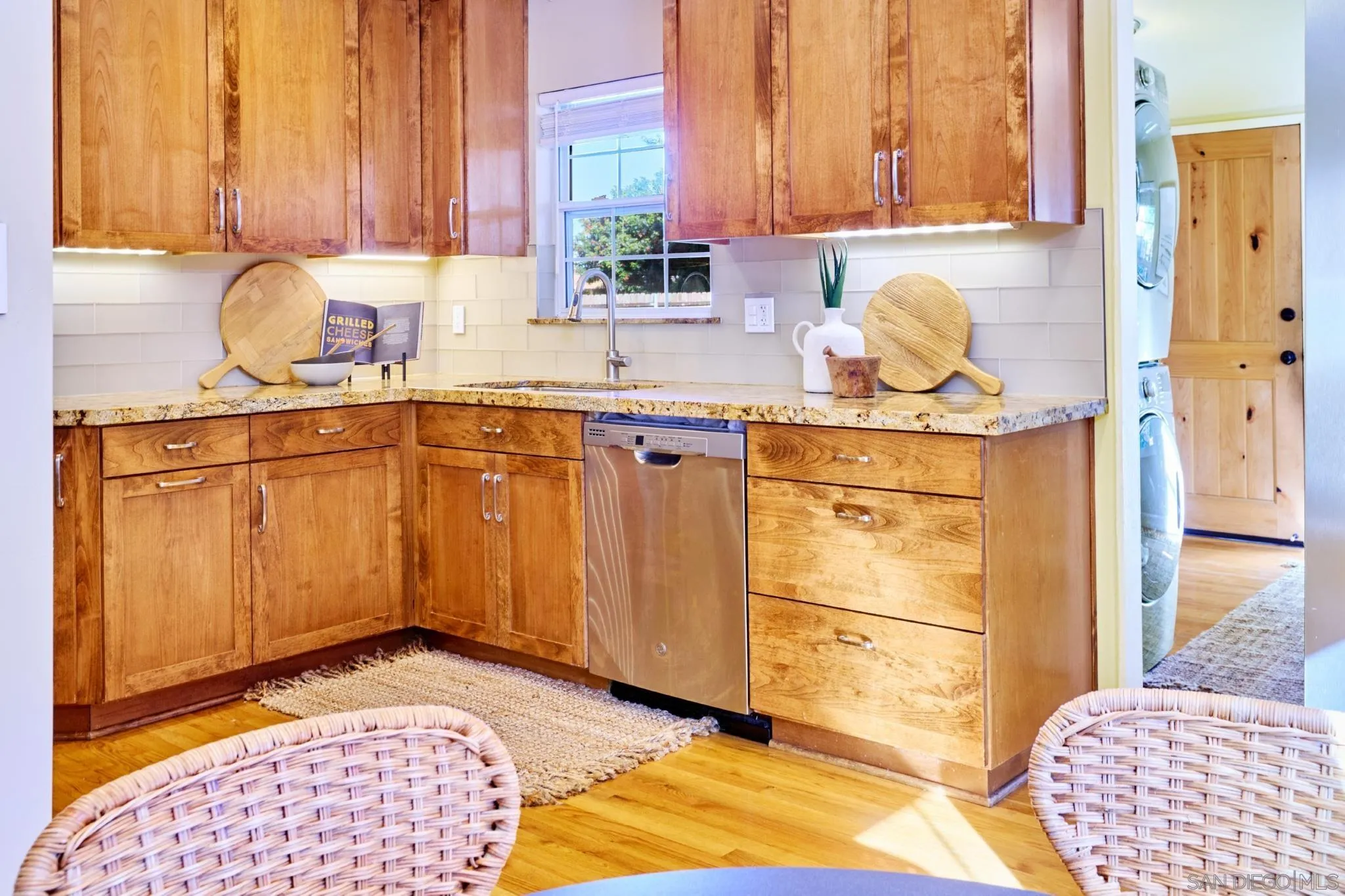 https://cdn.realtyfeed.com/cdn/127/260002356/7e6e6ba10290d29a47d8703bfe4257b9.webp