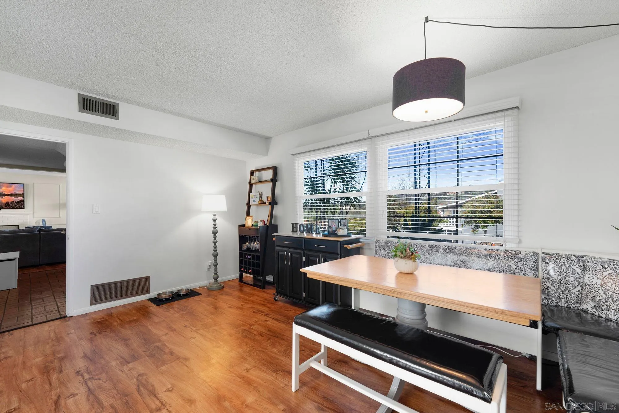 https://cdn.realtyfeed.com/cdn/127/260002358/3fc96ad039b46912d2c53c406a1412ad.webp
