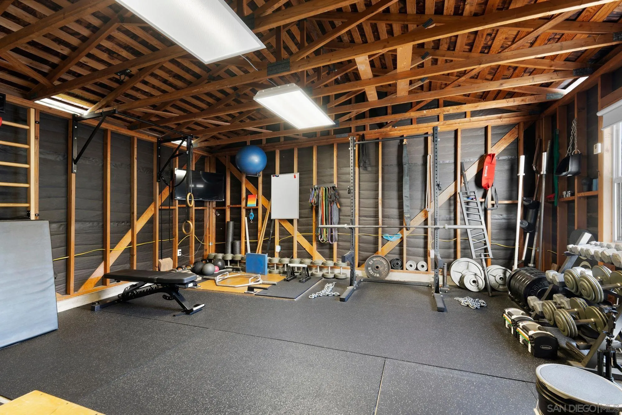 https://cdn.realtyfeed.com/cdn/127/260002358/61640432572db4b6e3e9fef75a380d50.webp