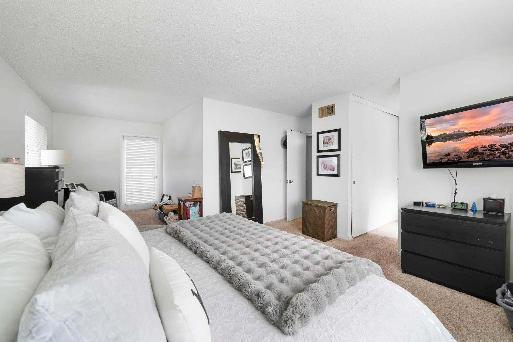 https://cdn.realtyfeed.com/cdn/127/260002358/919cf80831ad9a3f322a1799c2071424.webp