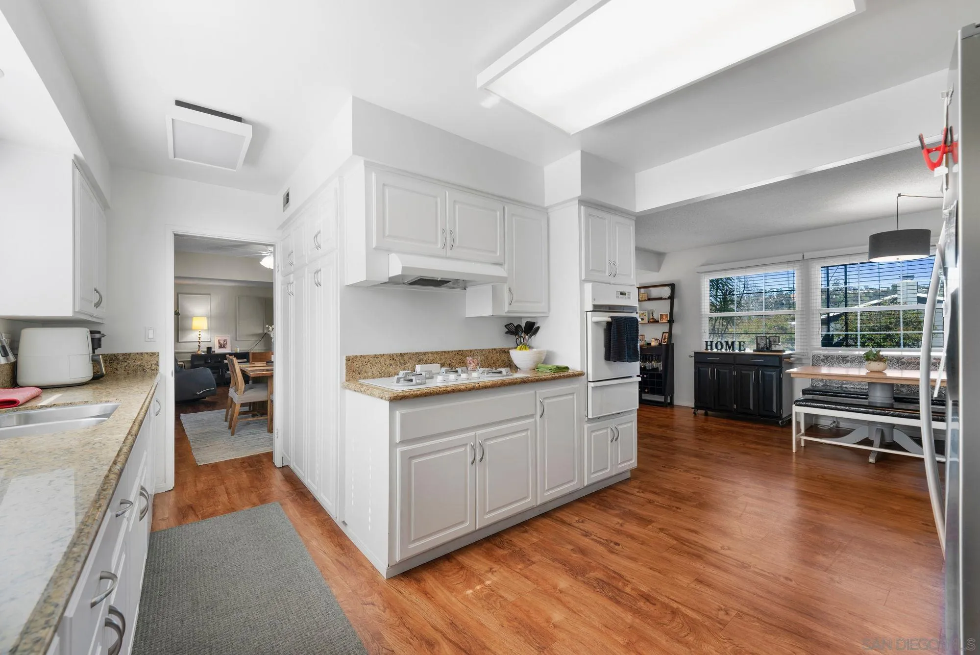 https://cdn.realtyfeed.com/cdn/127/260002358/d38d8550538200f6677cc60eedef171e.webp