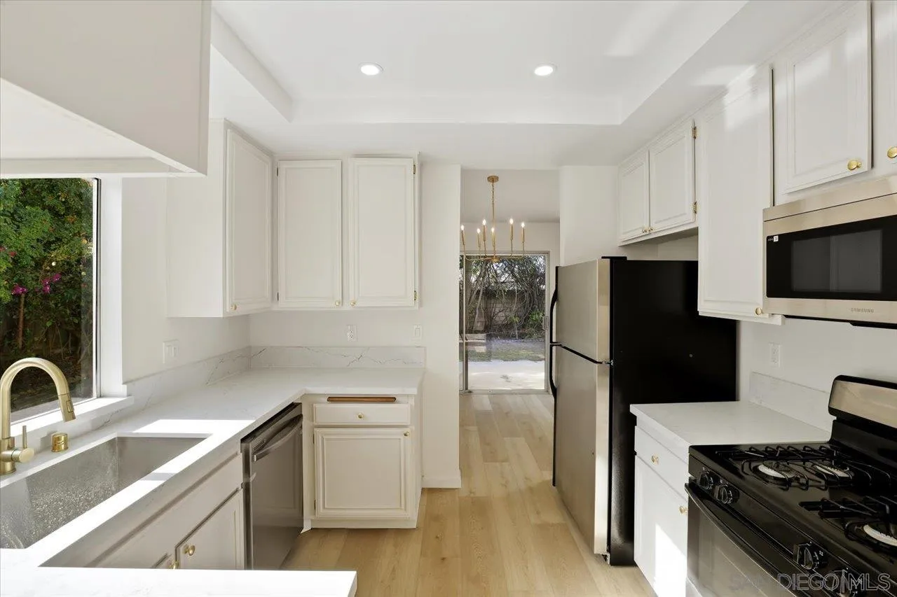 https://cdn.realtyfeed.com/cdn/127/260002370/6b42300431ffa7ffdb179d47c9bb3d4f.webp