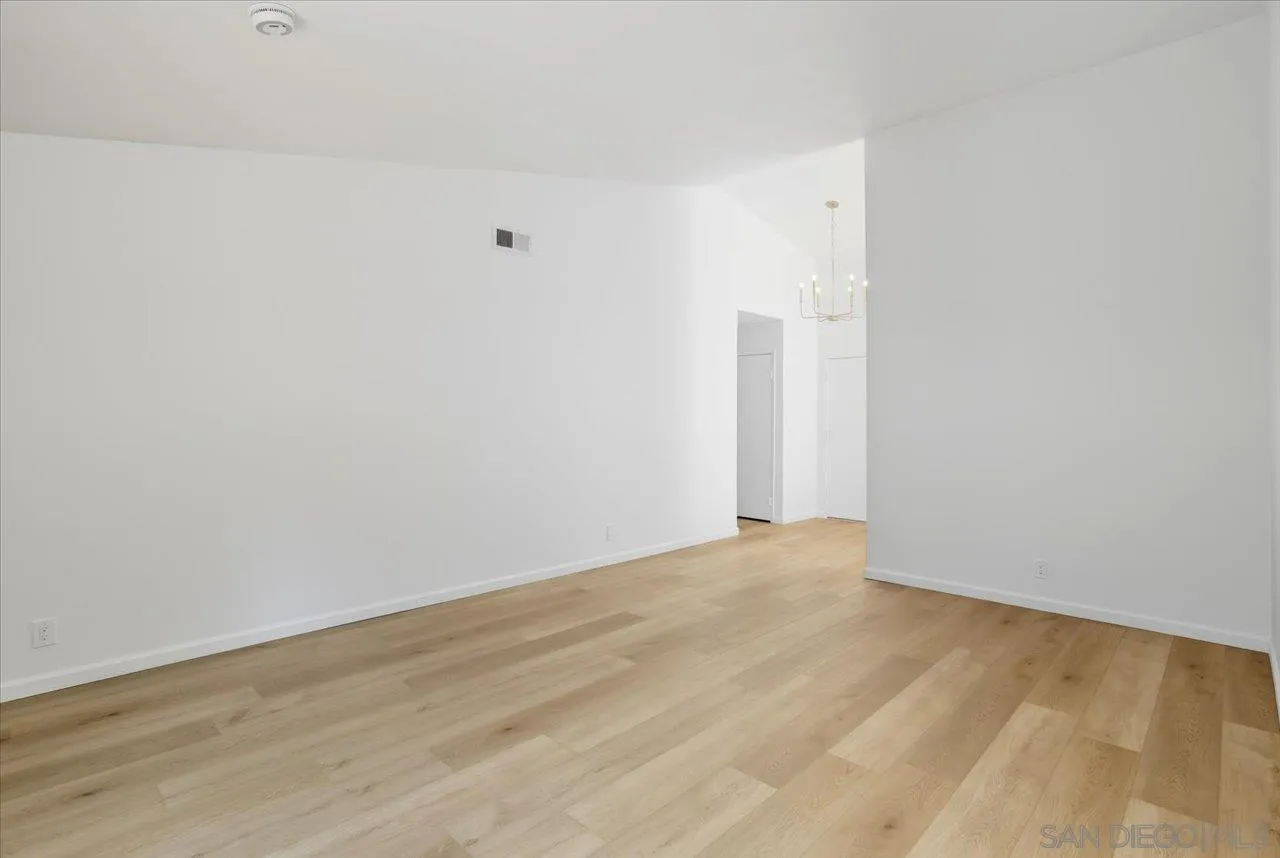 https://cdn.realtyfeed.com/cdn/127/260002370/bca26306ee6e8c85ae96453e0b7d6cf7.webp