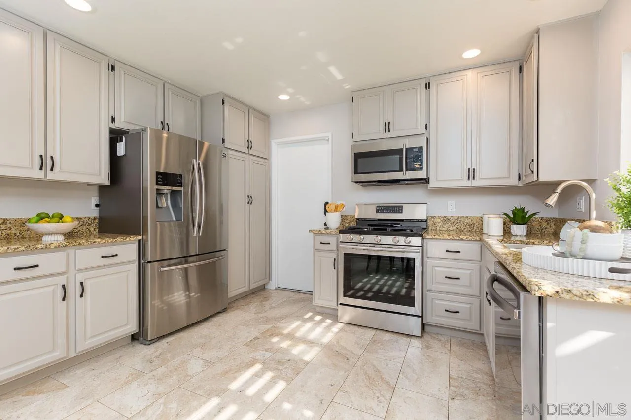 https://cdn.realtyfeed.com/cdn/127/260002371/6841221cd26c4ed8b69ecfc37636ee00.webp