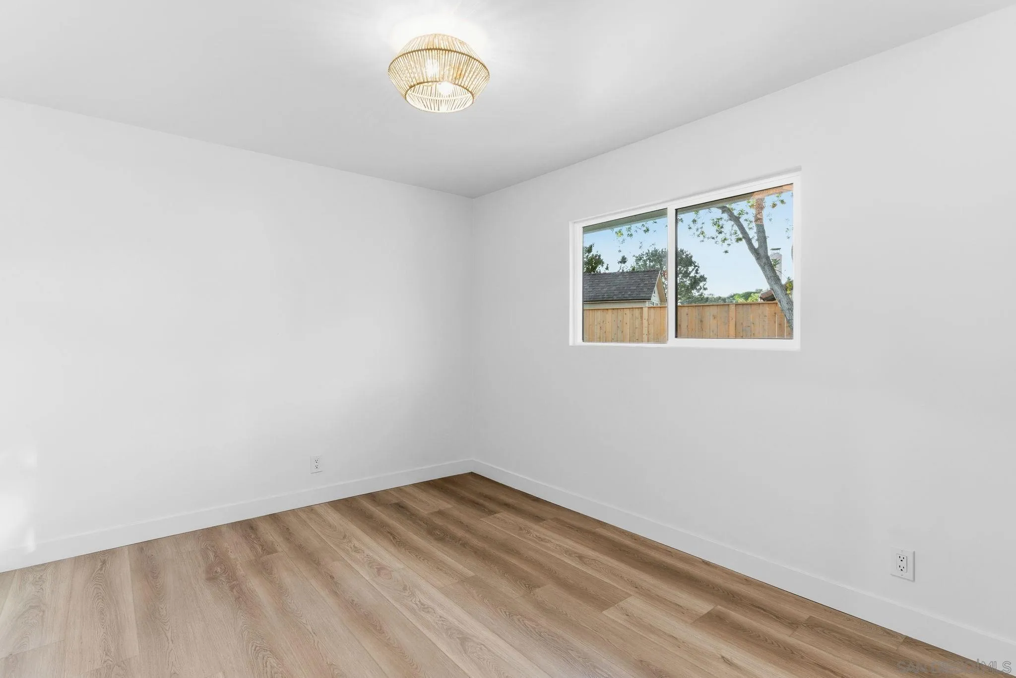 https://cdn.realtyfeed.com/cdn/127/260002376/3e797b99d0189d67bd0dd154575f892c.webp