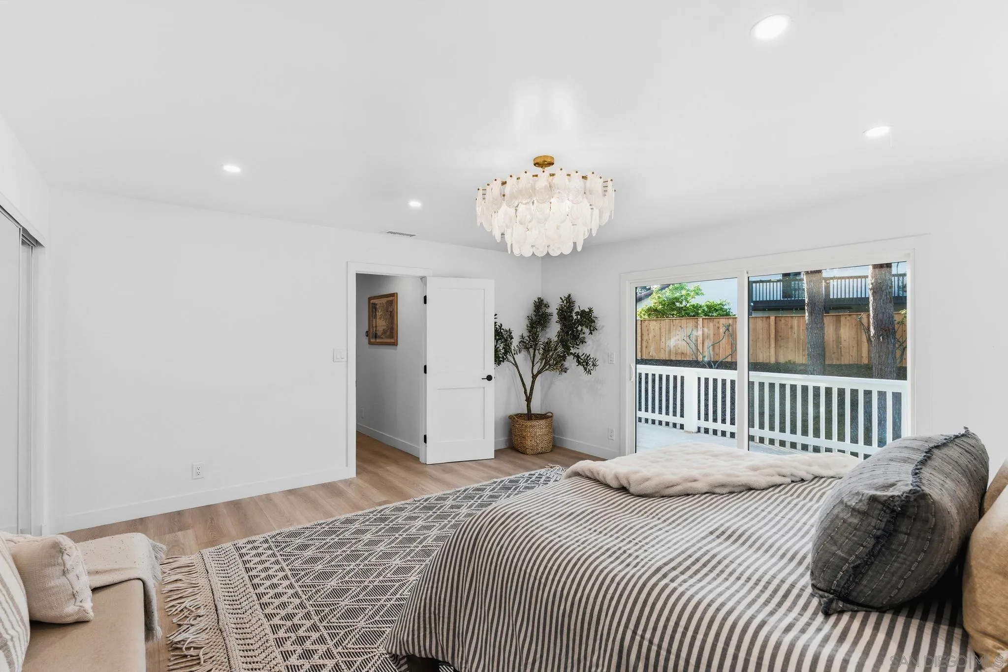 https://cdn.realtyfeed.com/cdn/127/260002376/6e6777f19146f81b07986d349c430404.webp