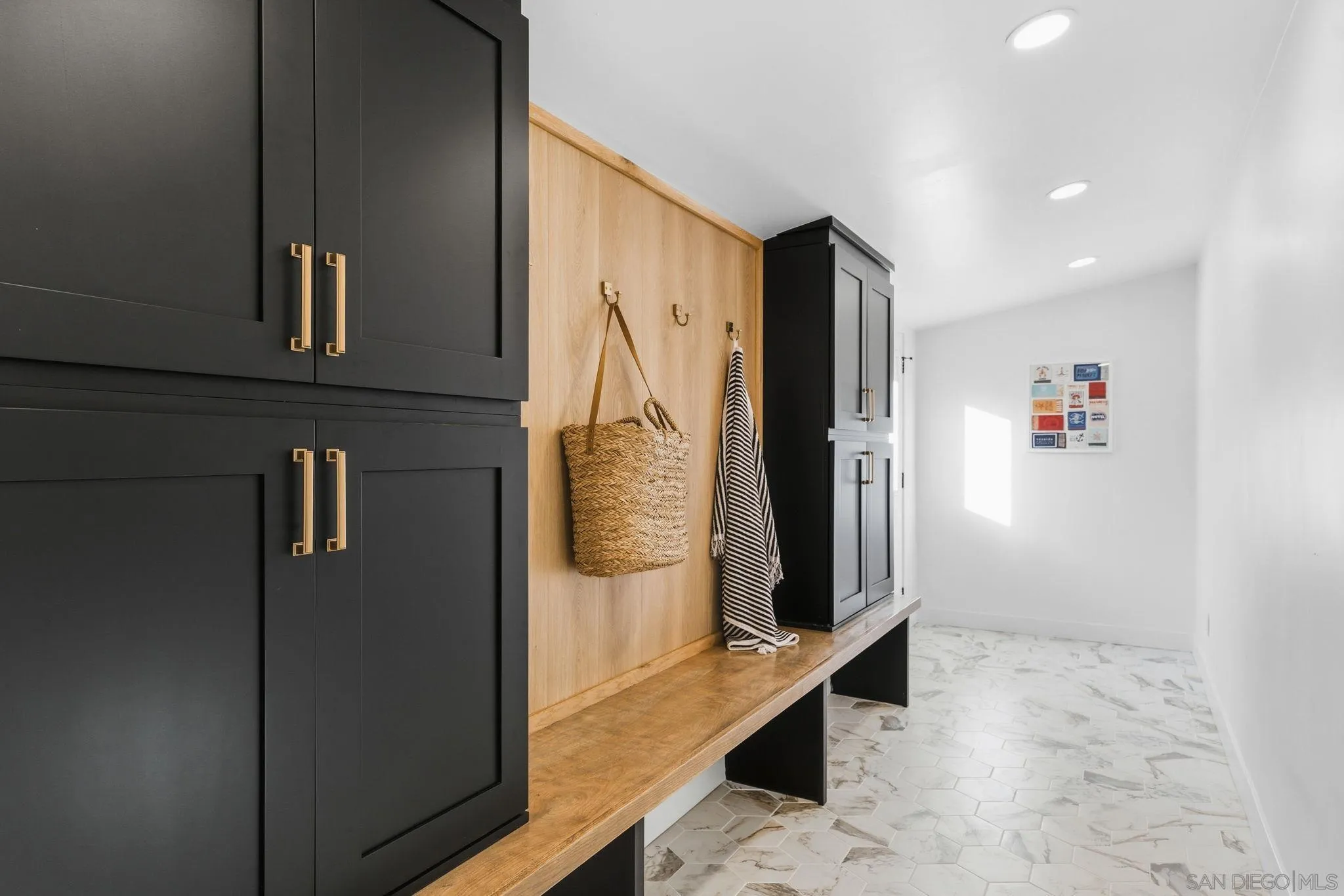https://cdn.realtyfeed.com/cdn/127/260002376/739c41525caac96744dd61337ab482b9.webp