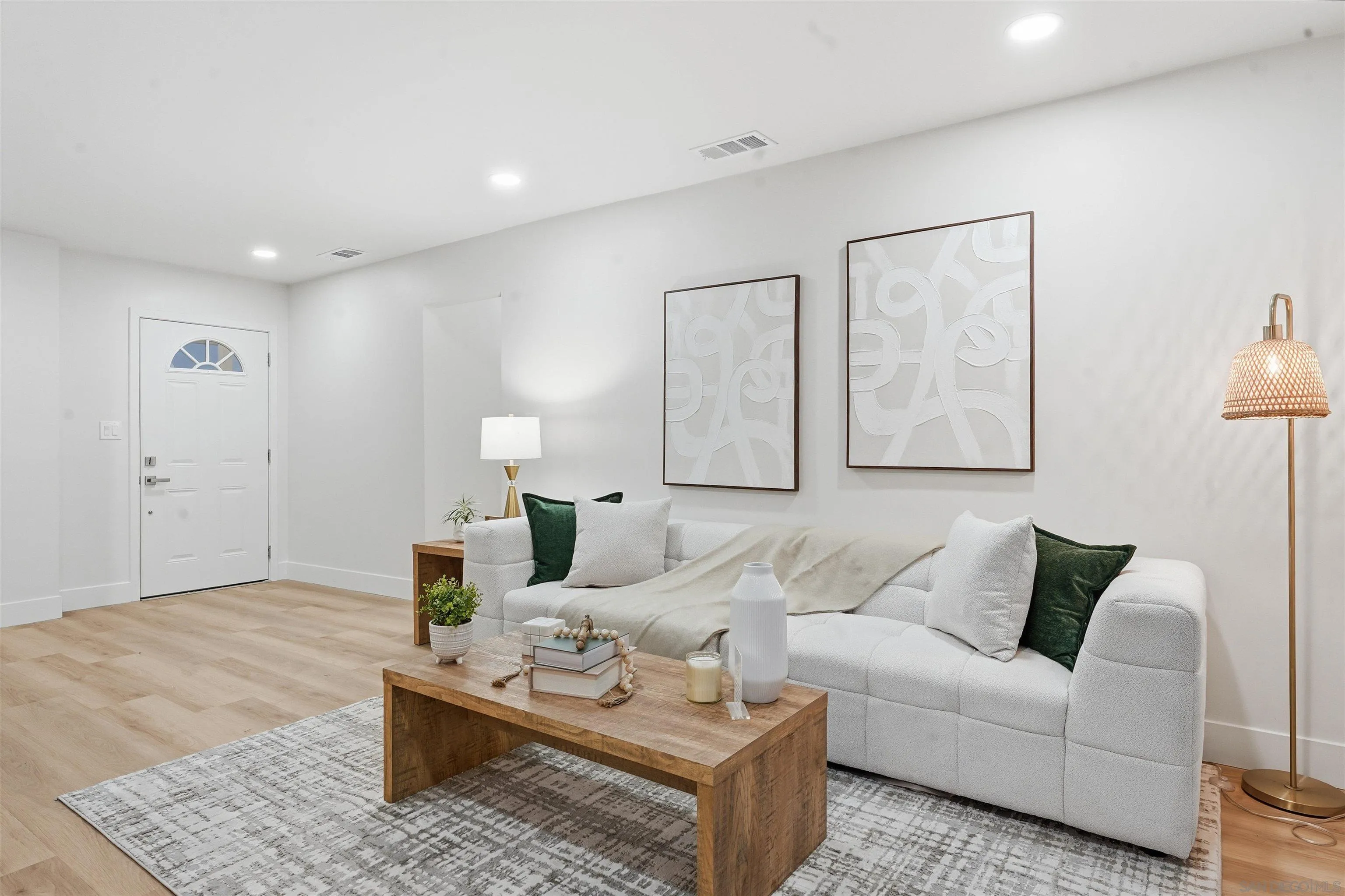 https://cdn.realtyfeed.com/cdn/127/260002381/0ba1c59935f0102316e3311587abc614.webp