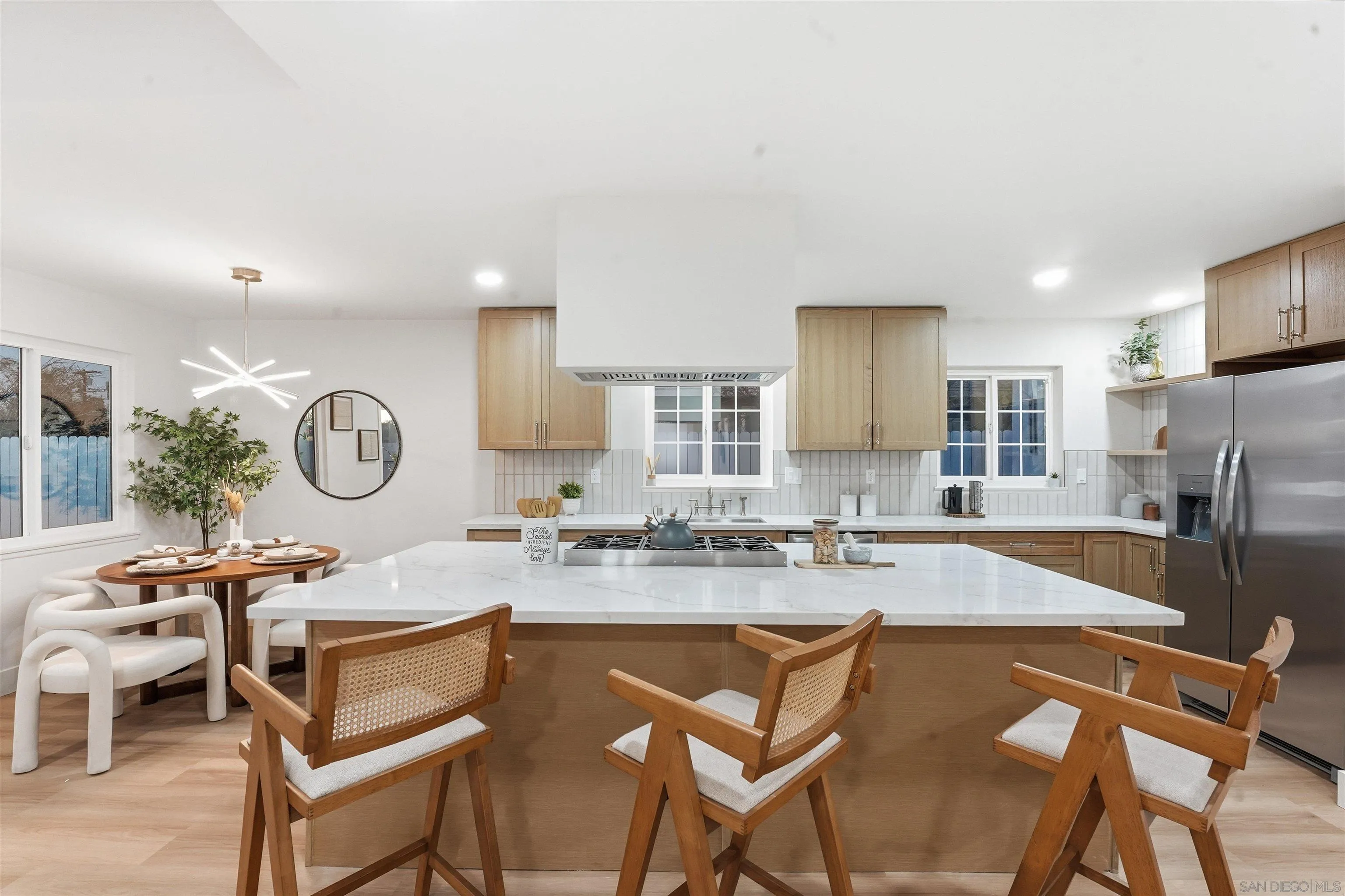 https://cdn.realtyfeed.com/cdn/127/260002381/3138d29efa6f8d6149687c174a632804.webp