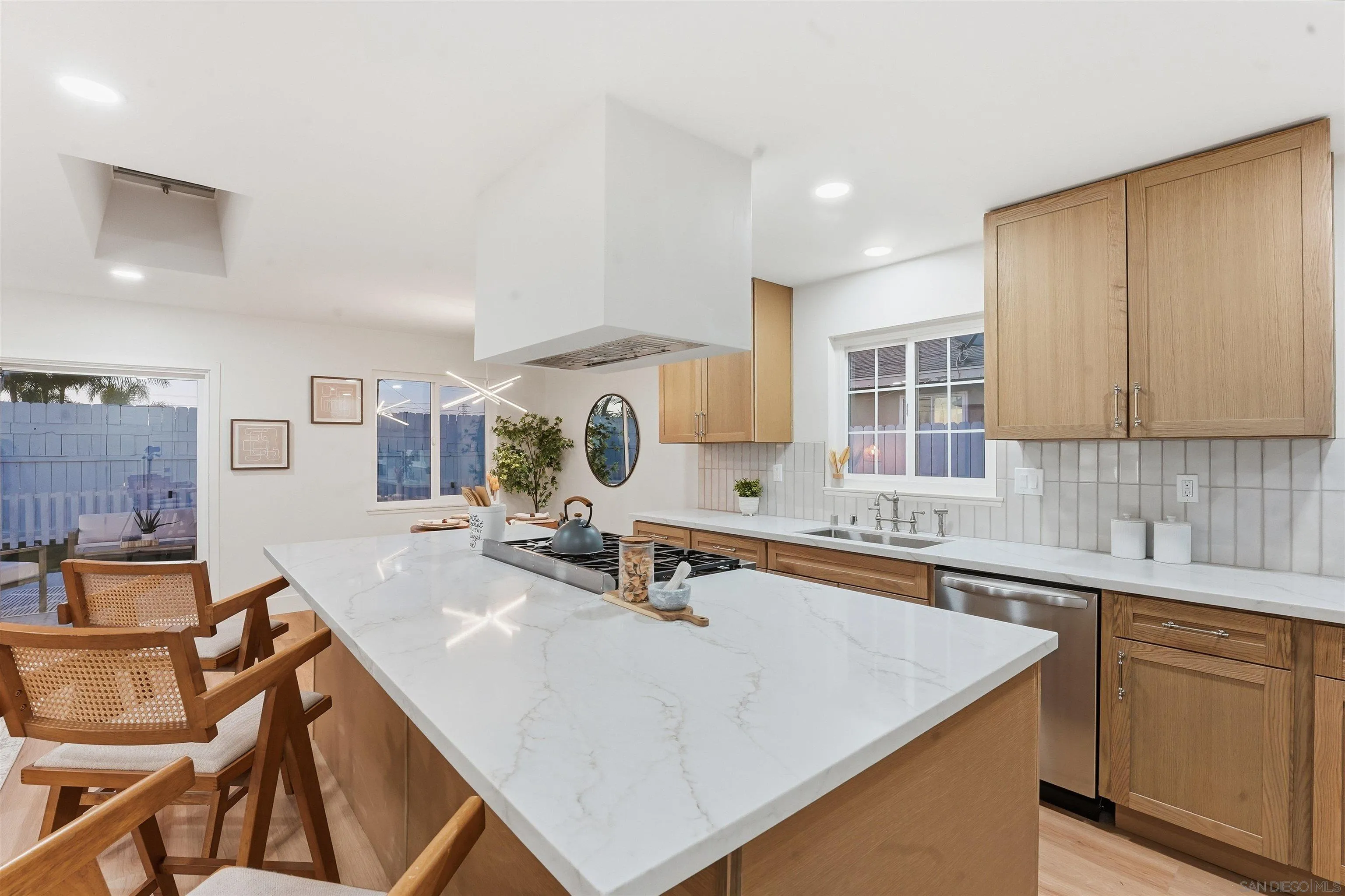 https://cdn.realtyfeed.com/cdn/127/260002381/9cea7ca0d5854e39ec24d8036776d672.webp